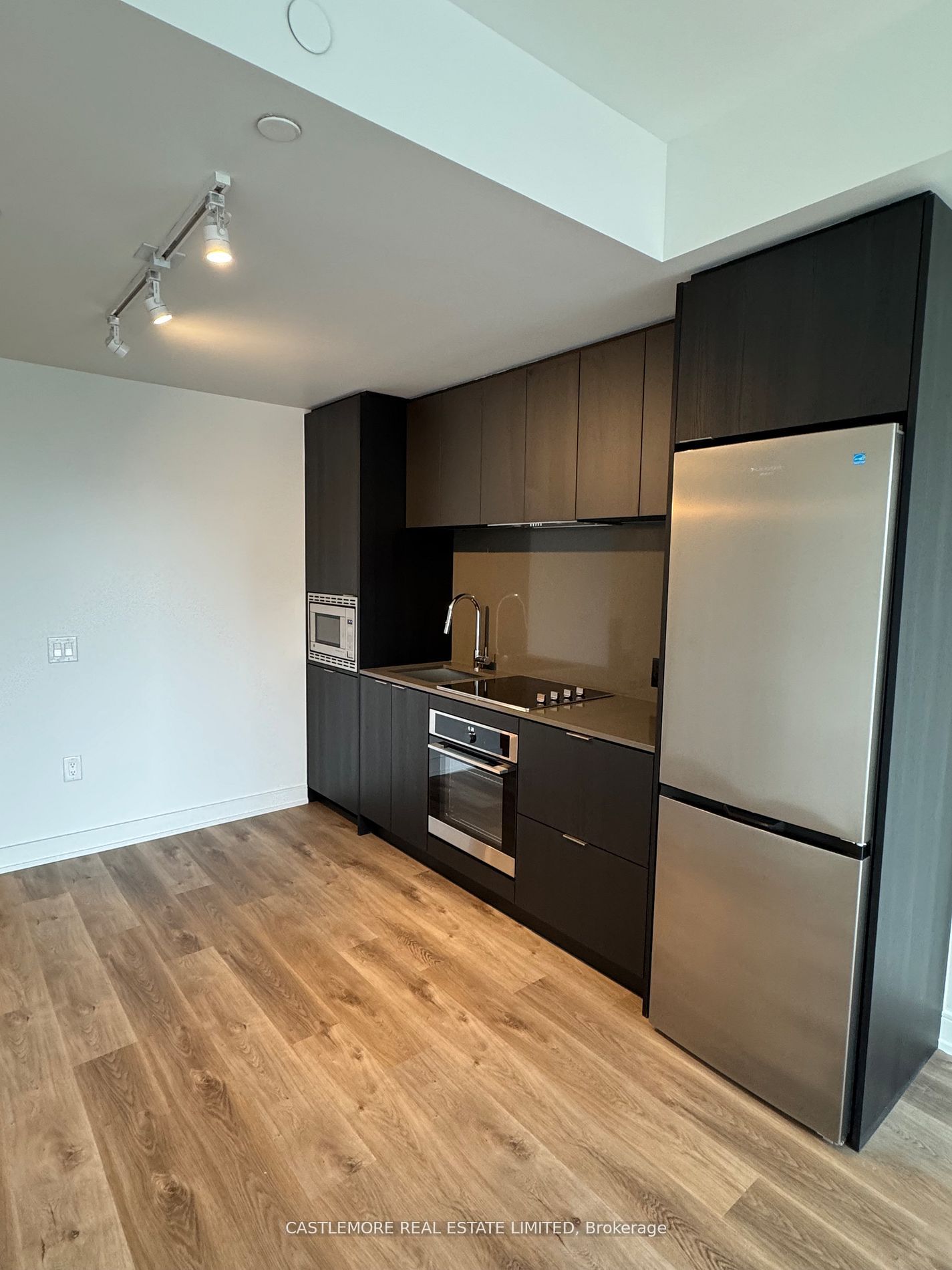 3009 Novar Road 512, Mississauga, ON L5B 0P9 photo 2