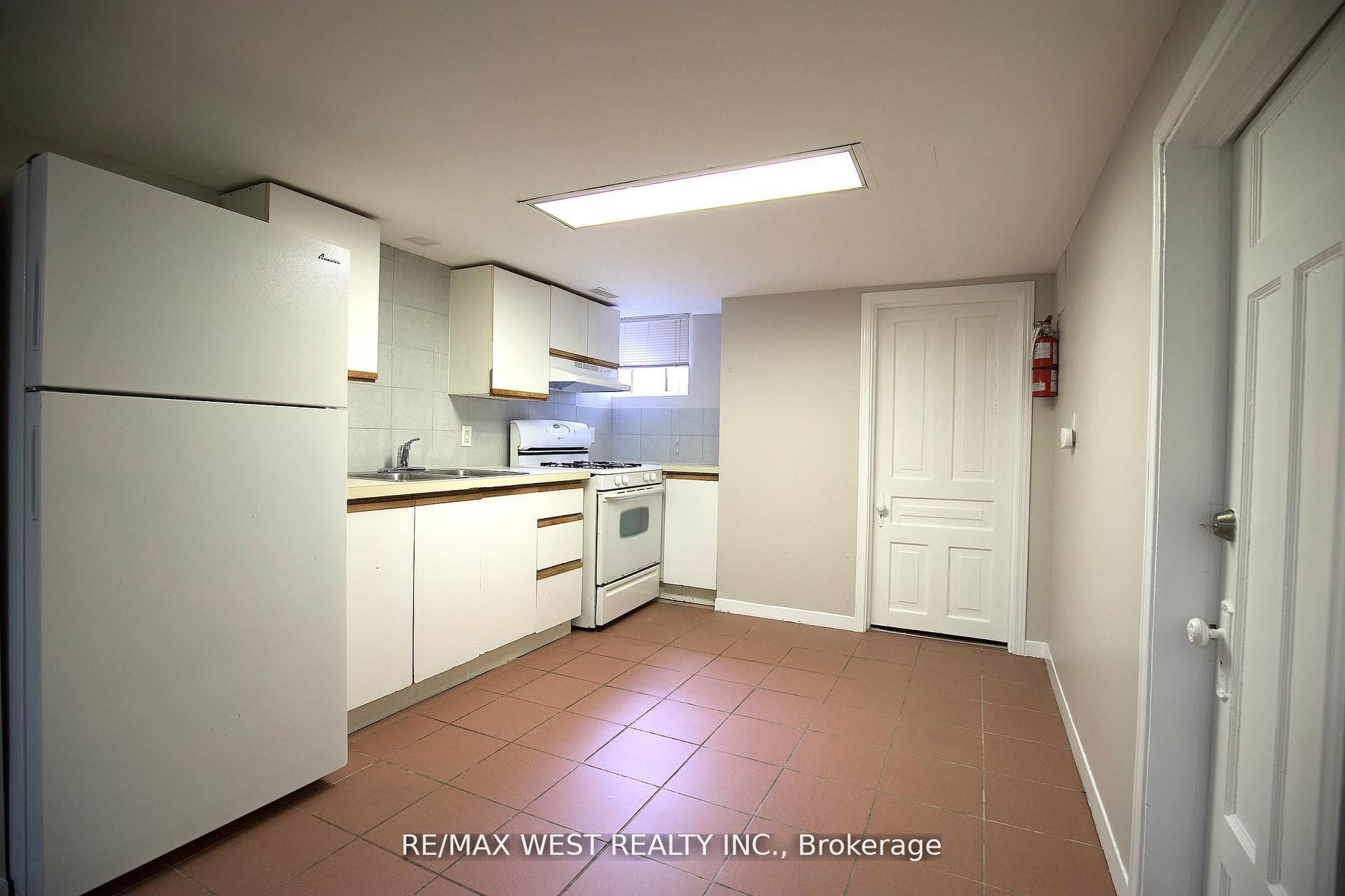 66 Long Branch Avenue 17, Toronto, ON M8W 3J4 photo 3