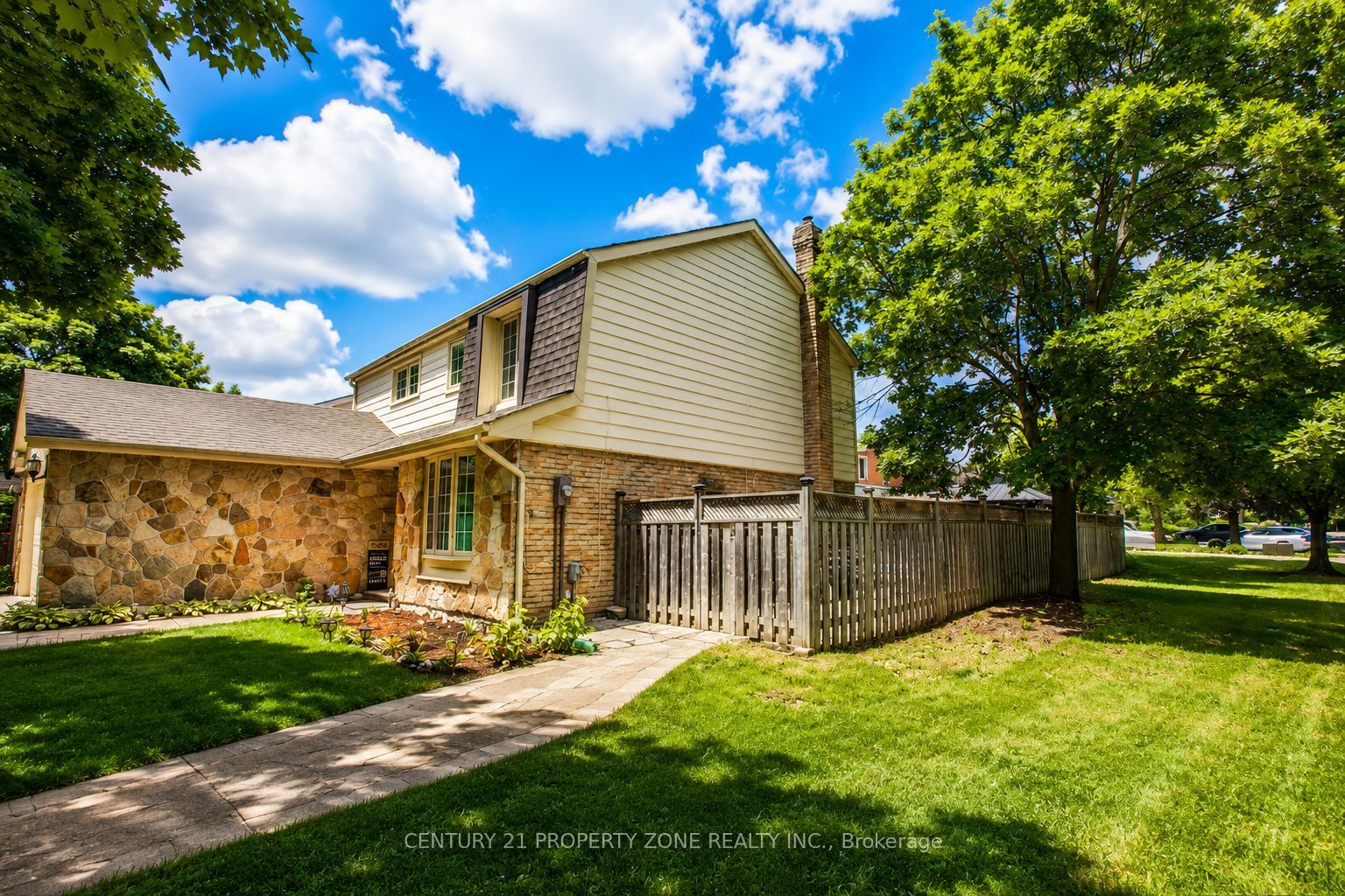 27 Madrid Crescent N, Brampton, ON L6S 2X5