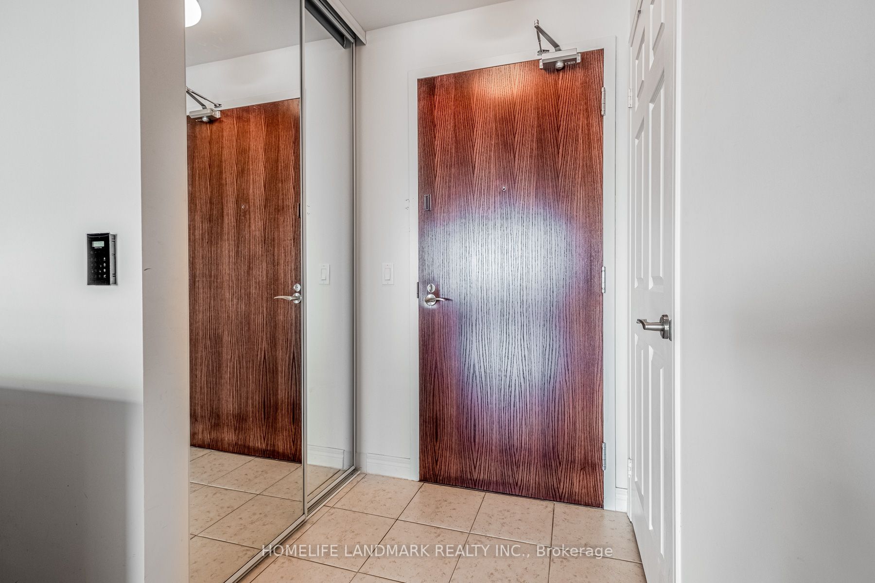 339 RATHBURN Road W 1712, Mississauga, ON L5B 0K6 photo 3