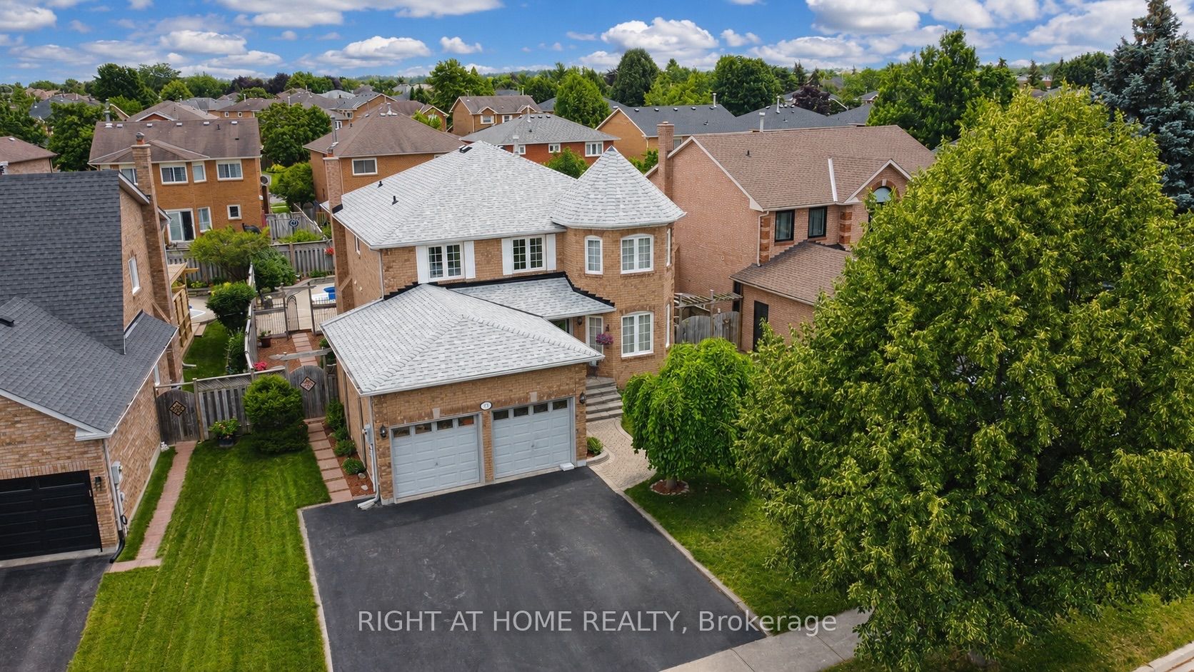 17 Eaton Street, Halton Hills, ON L7G 5L4