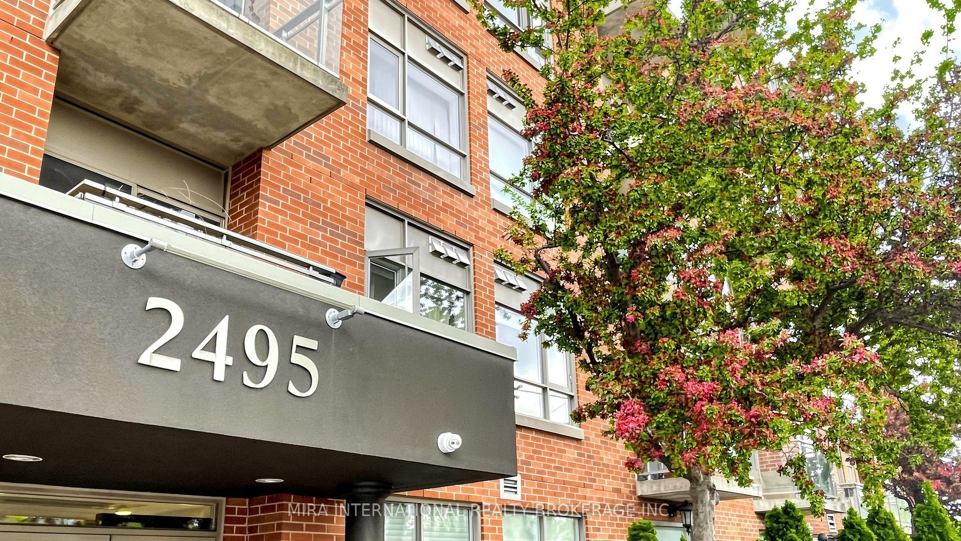 2495 Dundas Street W 614, Toronto, ON M6P 1X4 photo 4
