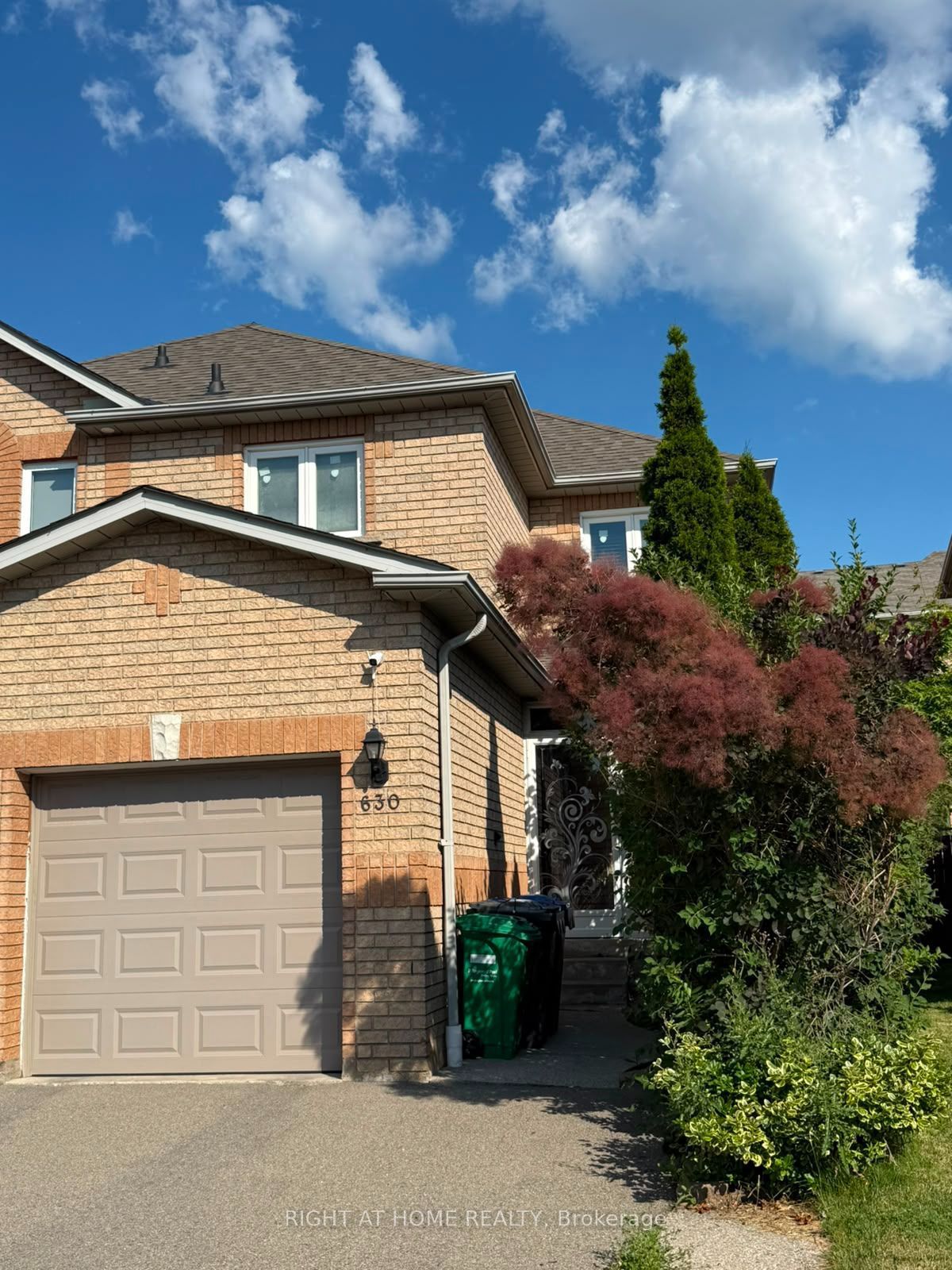 630 Leatherleaf Drive, Mississauga, ON L4Z 3Z1 photo 2