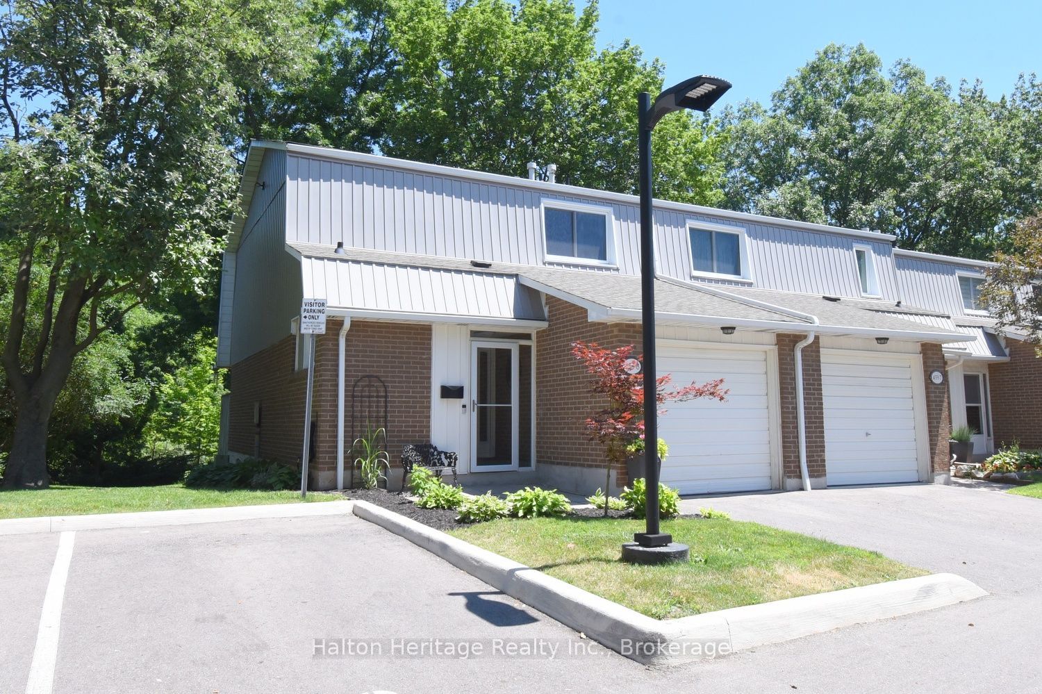 459 Woodview Road 8, Burlington, ON L7N 2Z9