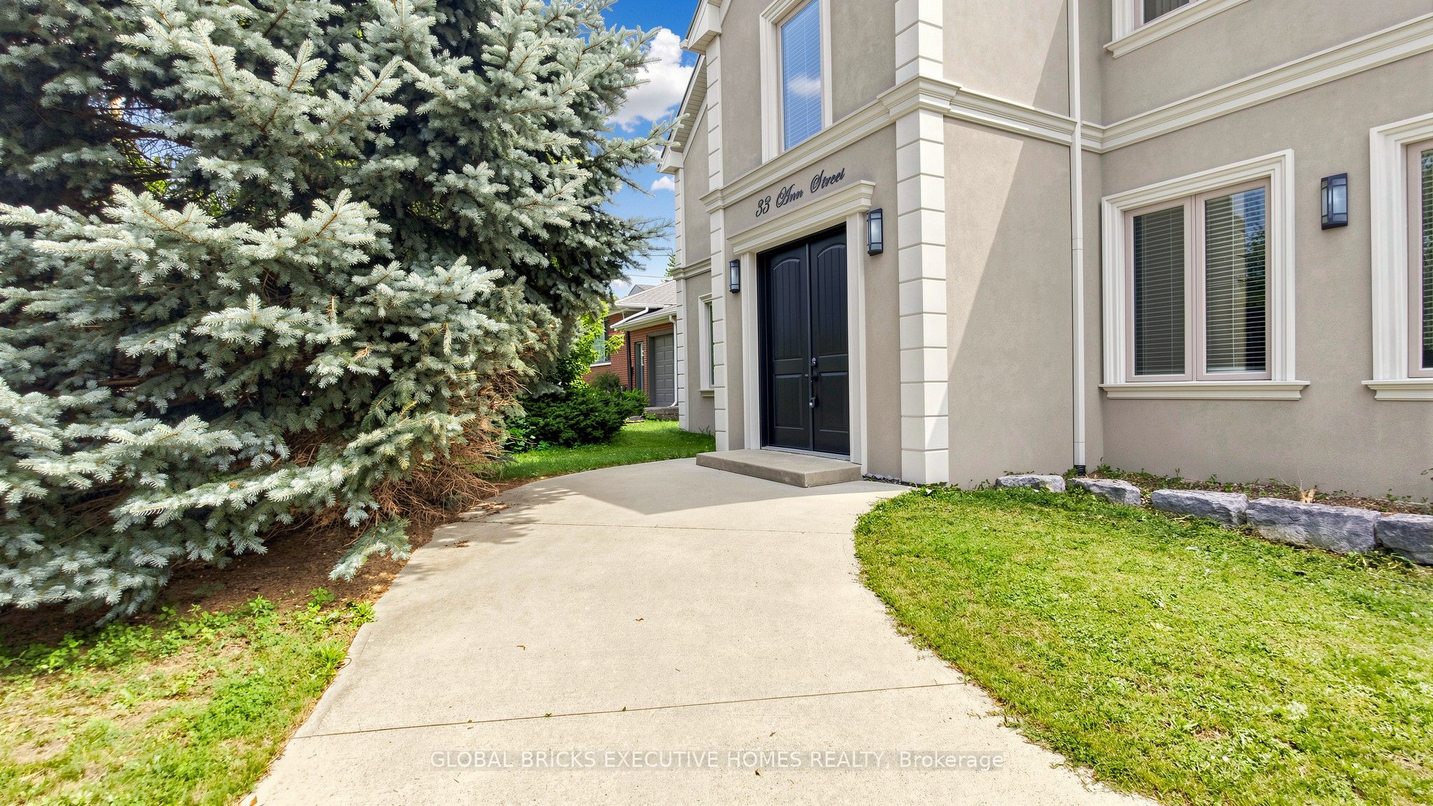 33 Ann Street, Halton Hills, ON L7G 2V3 photo 2