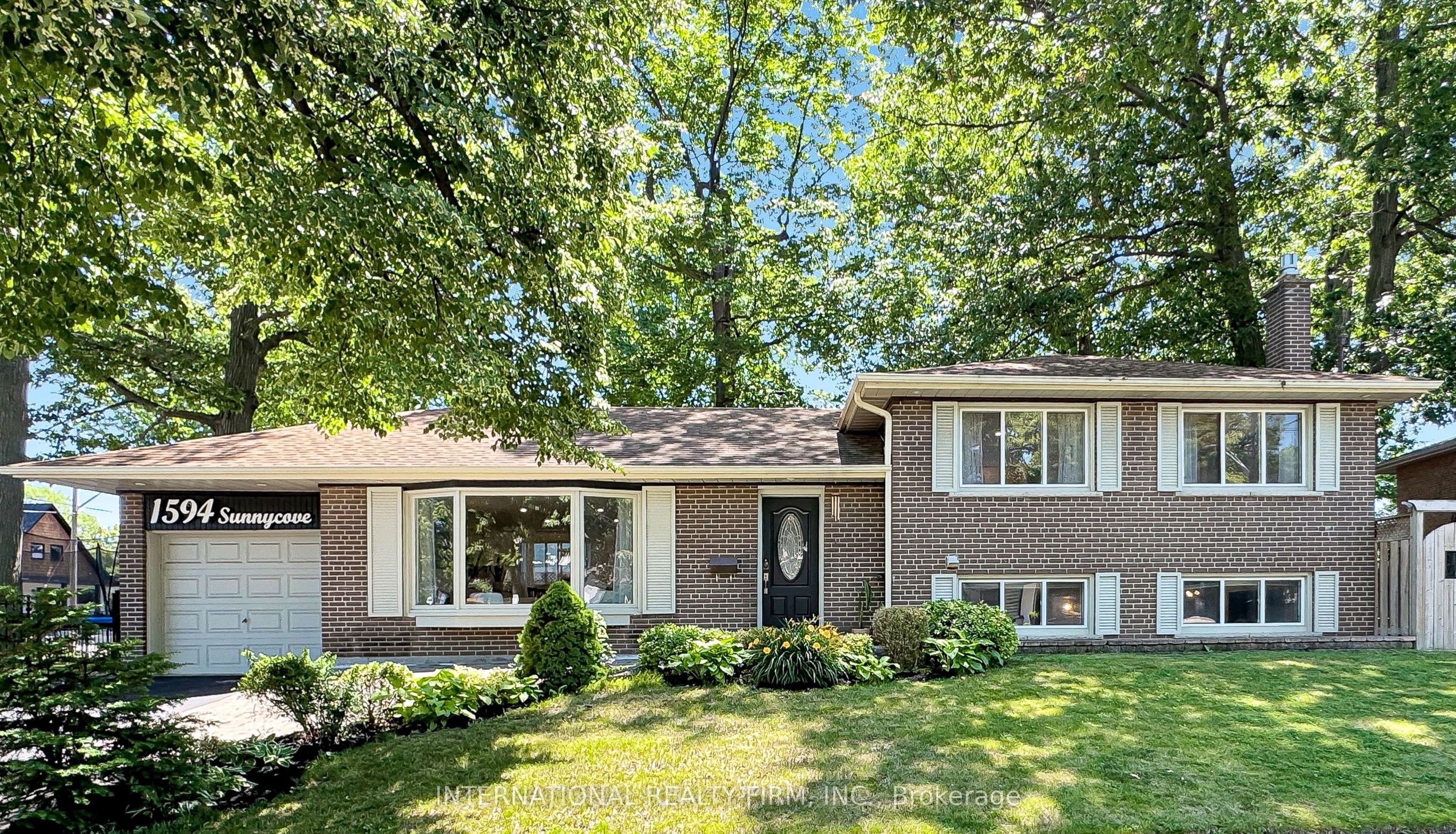 1594 Sunnycove Drive, Mississauga, ON L4X 1B5