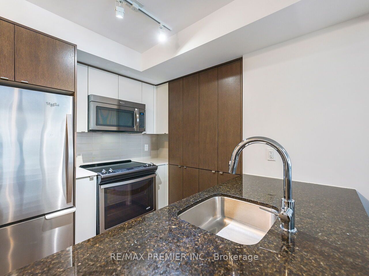 9 Valhalla Inn Road 609, Toronto, ON M9B 1S9 photo 5
