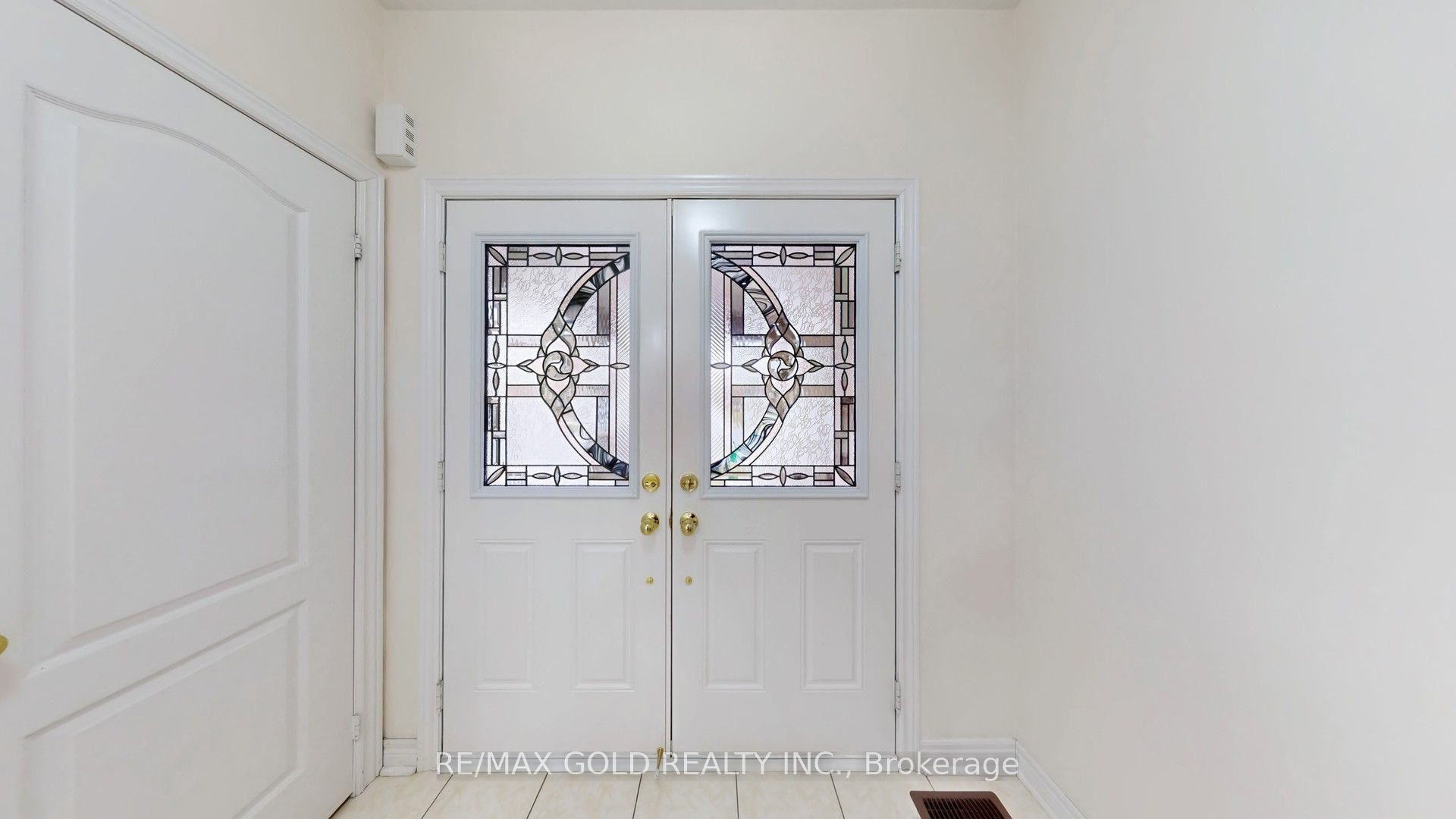 18 Kawana Road, Brampton, ON L6Y 0W2 photo 3