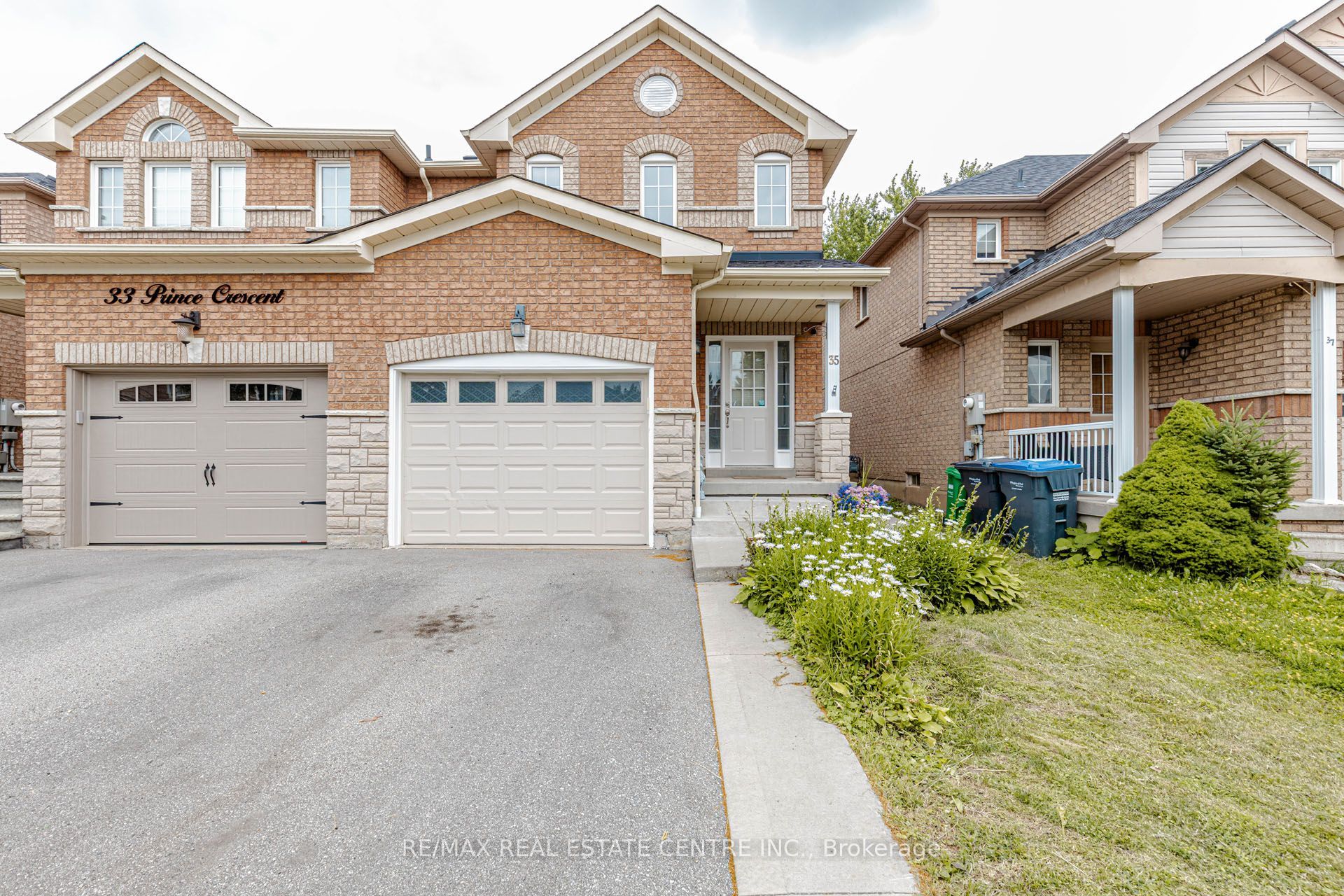 35 Prince Crescent, Brampton, ON L7A 2C8 photo 2