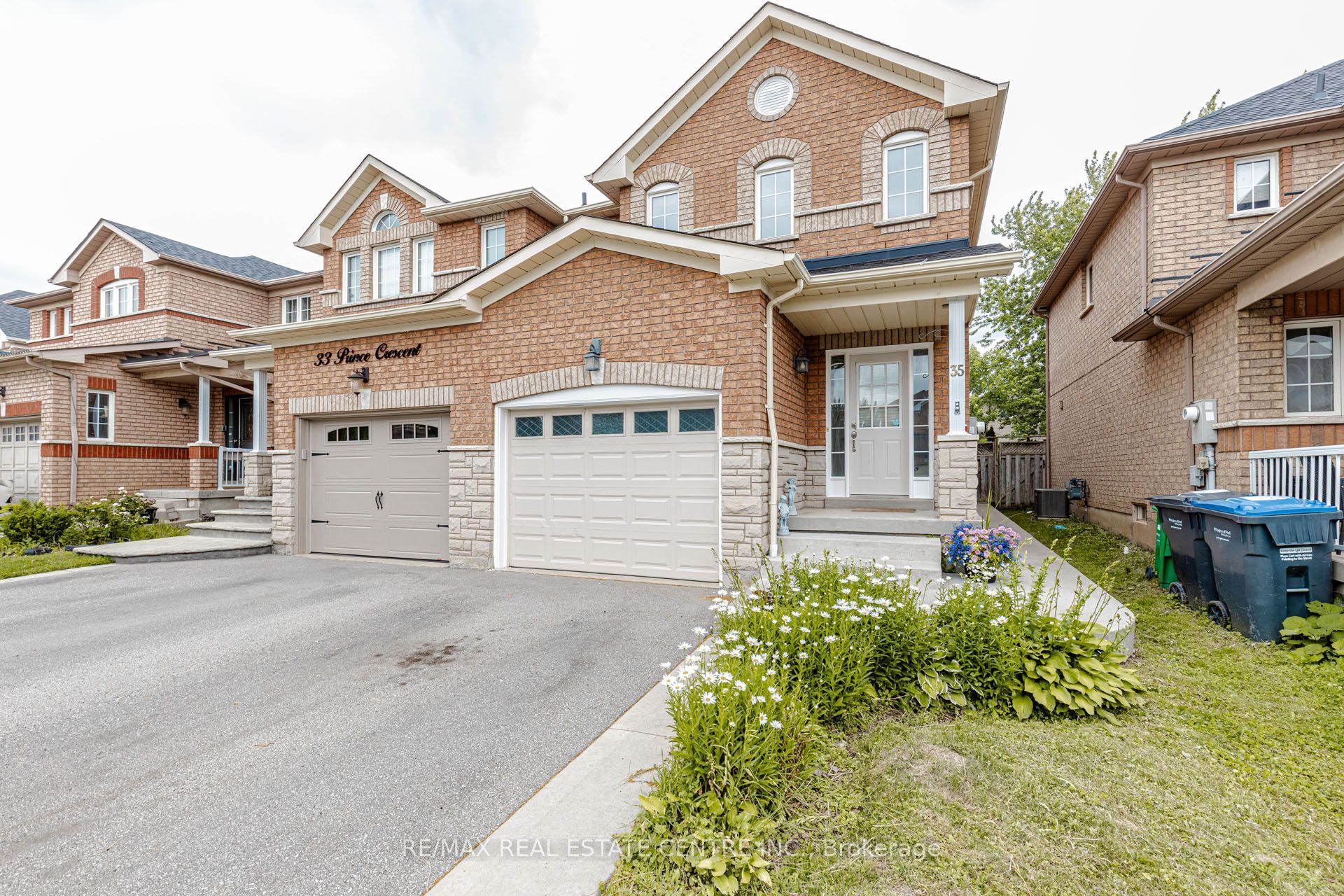 35 Prince Crescent, Brampton, ON L7A 2C8 photo 3