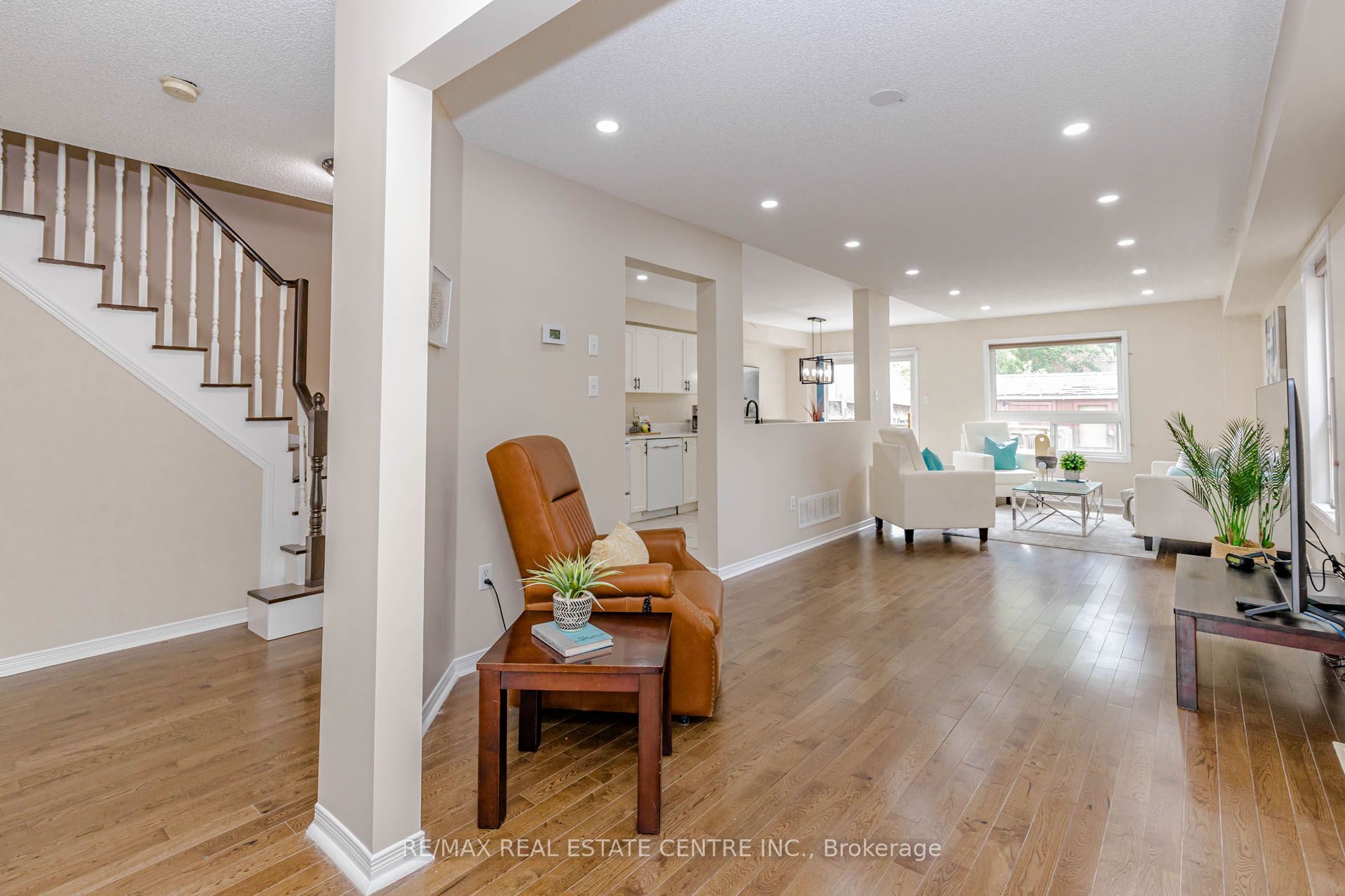 35 Prince Crescent, Brampton, ON L7A 2C8 photo 5