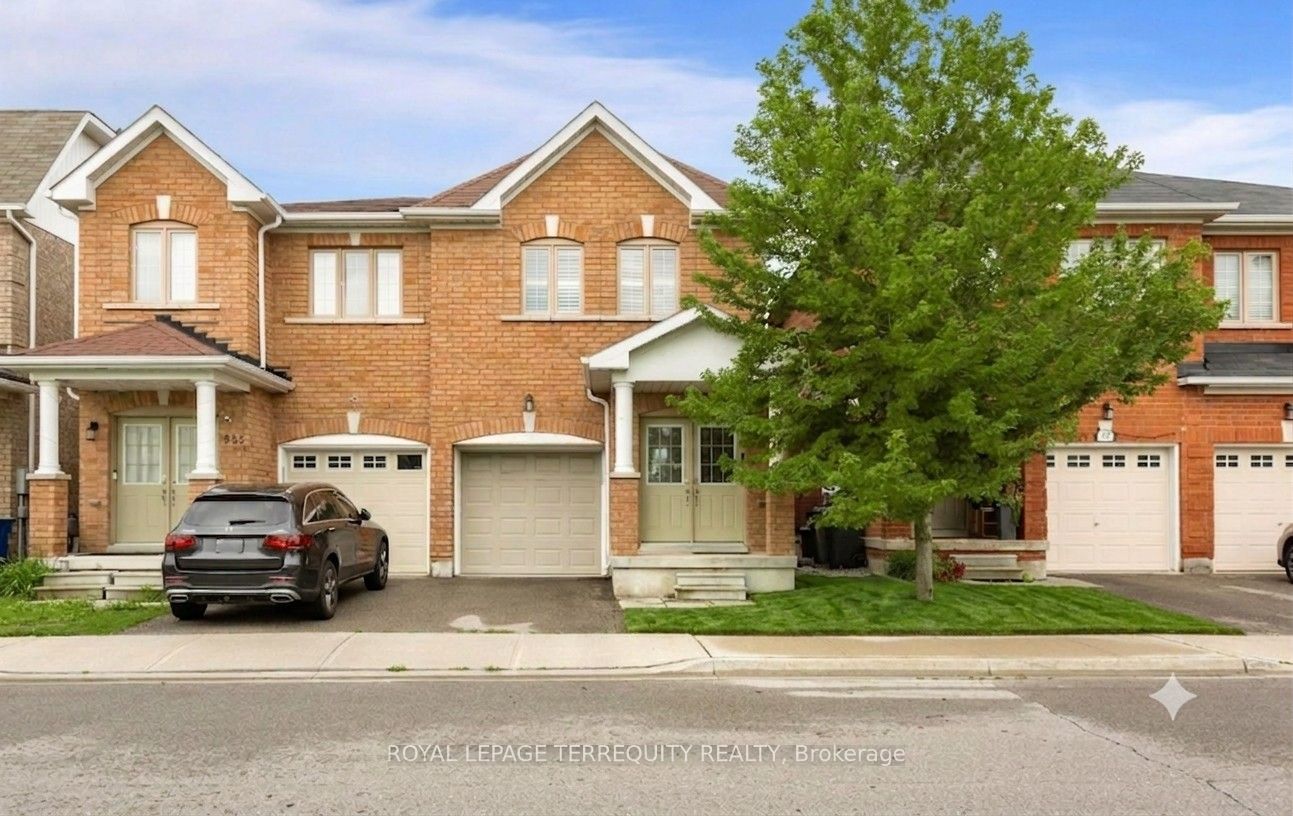 983 Francine Crescent, Mississauga, ON L5V 0E2 photo 2