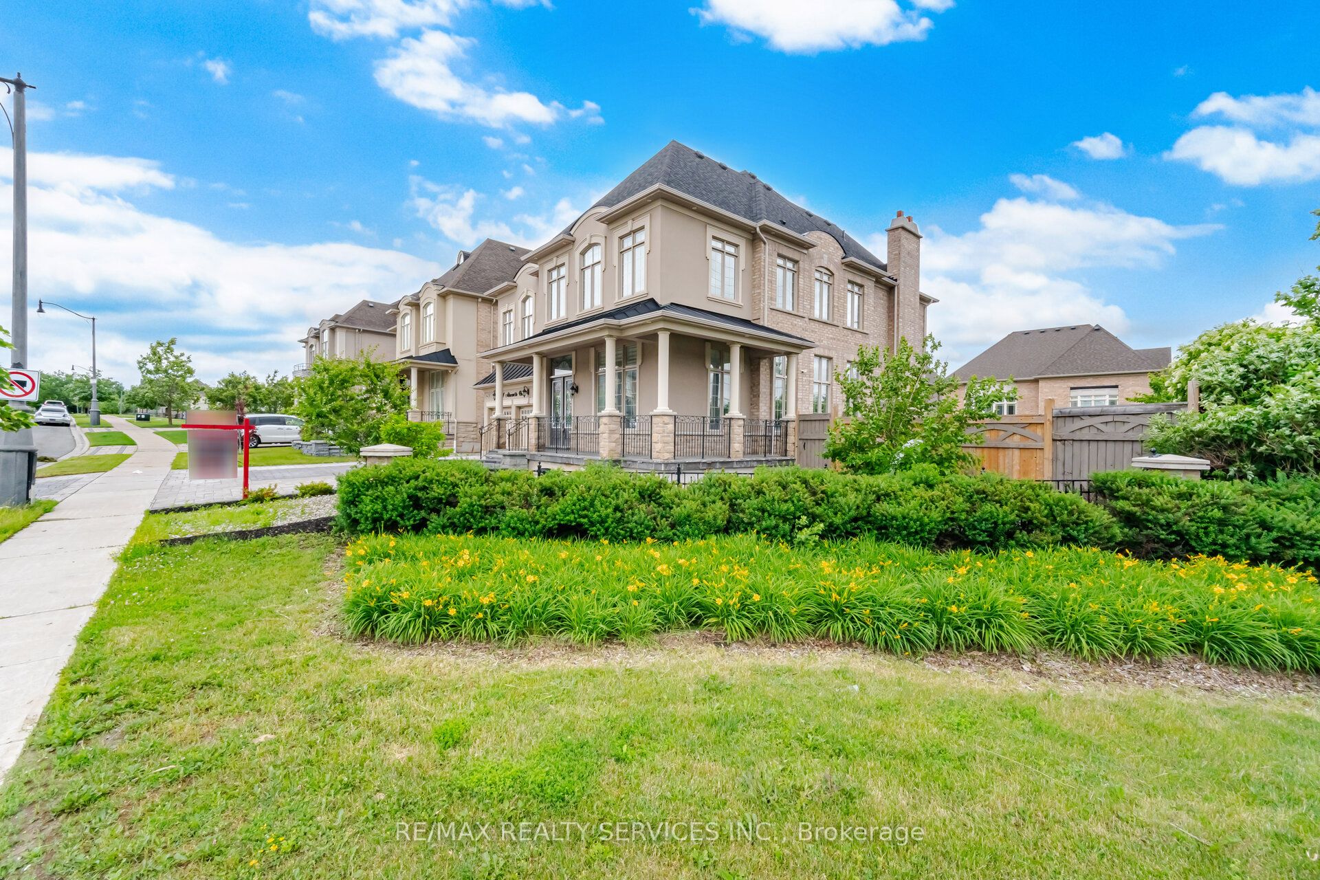 1 Adamsville Road, Brampton, ON L6X 1H7 photo 2