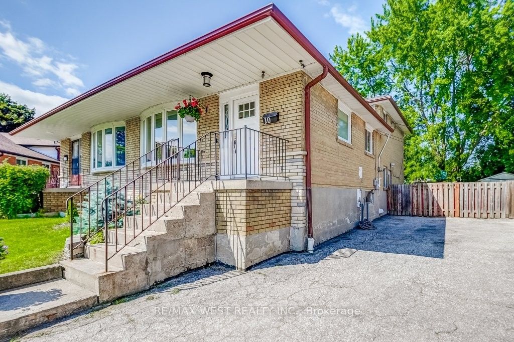 10 Rima Court, Toronto, ON M9C 4C8 photo 2