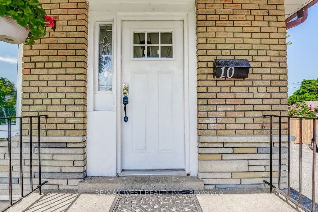 10 Rima Court, Toronto, ON M9C 4C8 photo 3