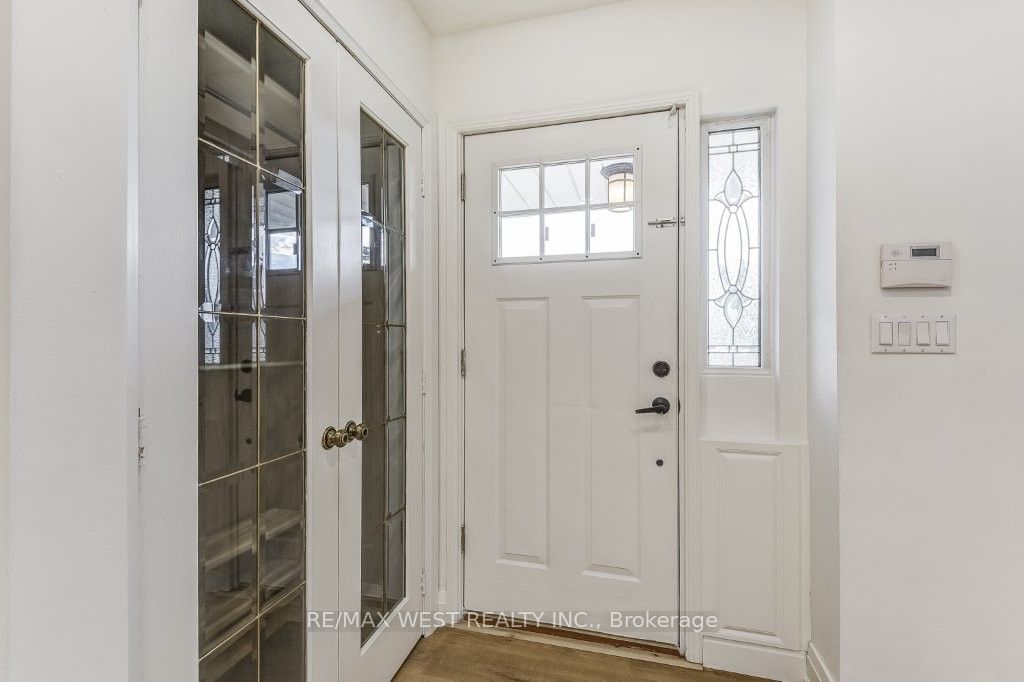 10 Rima Court, Toronto, ON M9C 4C8 photo 4