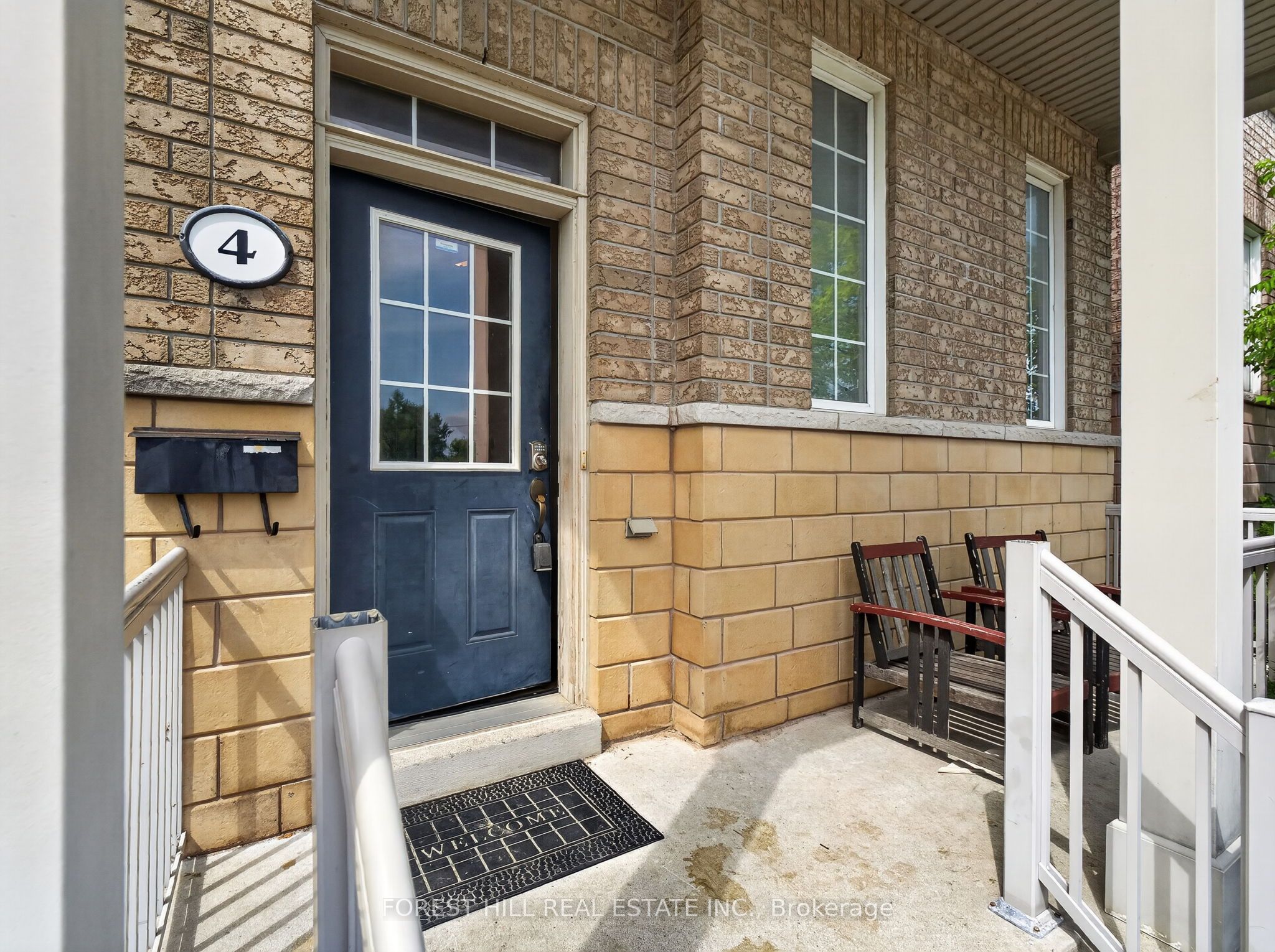 4 Evelyn Wiggins Drive, Toronto, ON M3J 0G3 photo 2