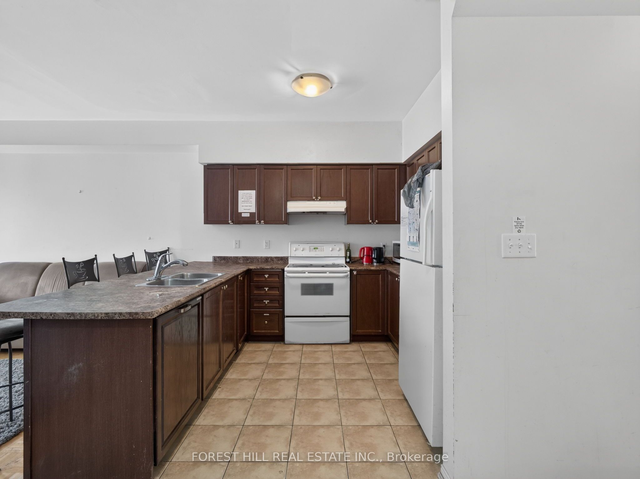 4 Evelyn Wiggins Drive, Toronto, ON M3J 0G3 photo 3