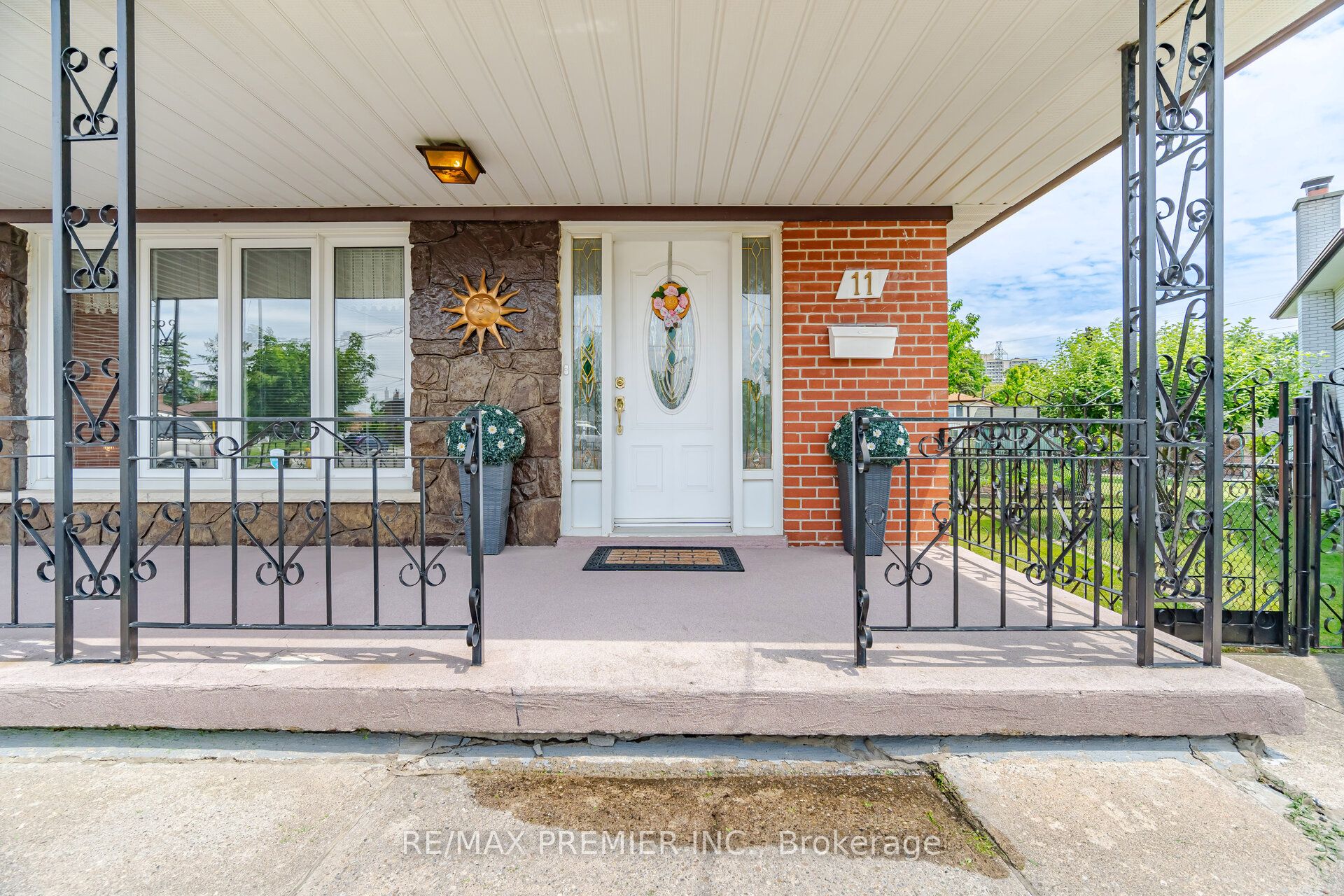 11 Kinnie Court, Toronto, ON M3N 2S1 photo 2
