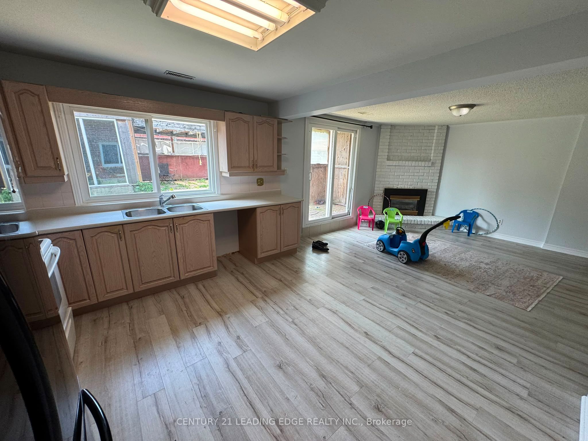 18 Clubhouse Court, Toronto, ON M3L 2K5 photo 4