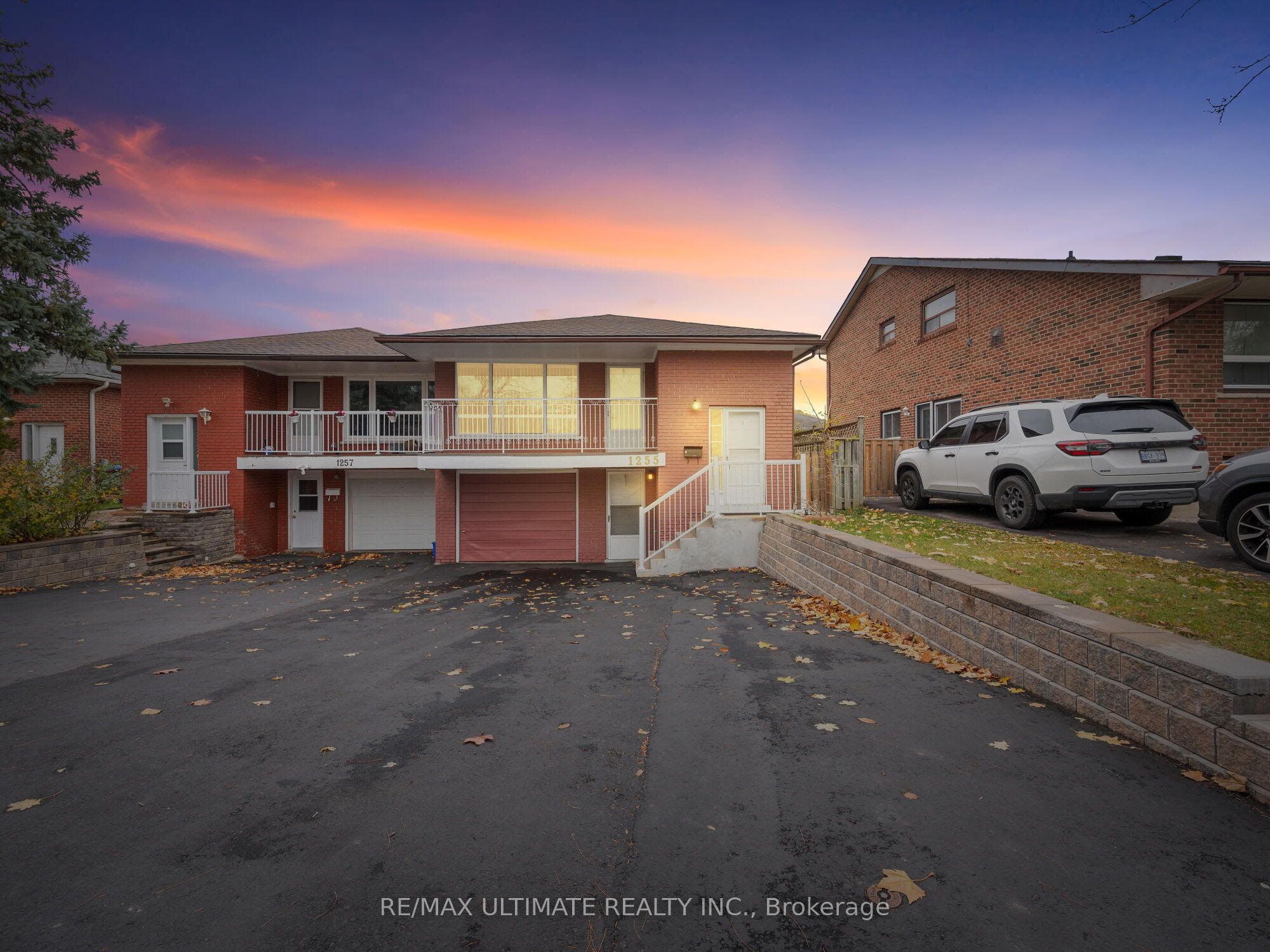 1255 Forestwood Drive, Mississauga, ON L5C 1J2