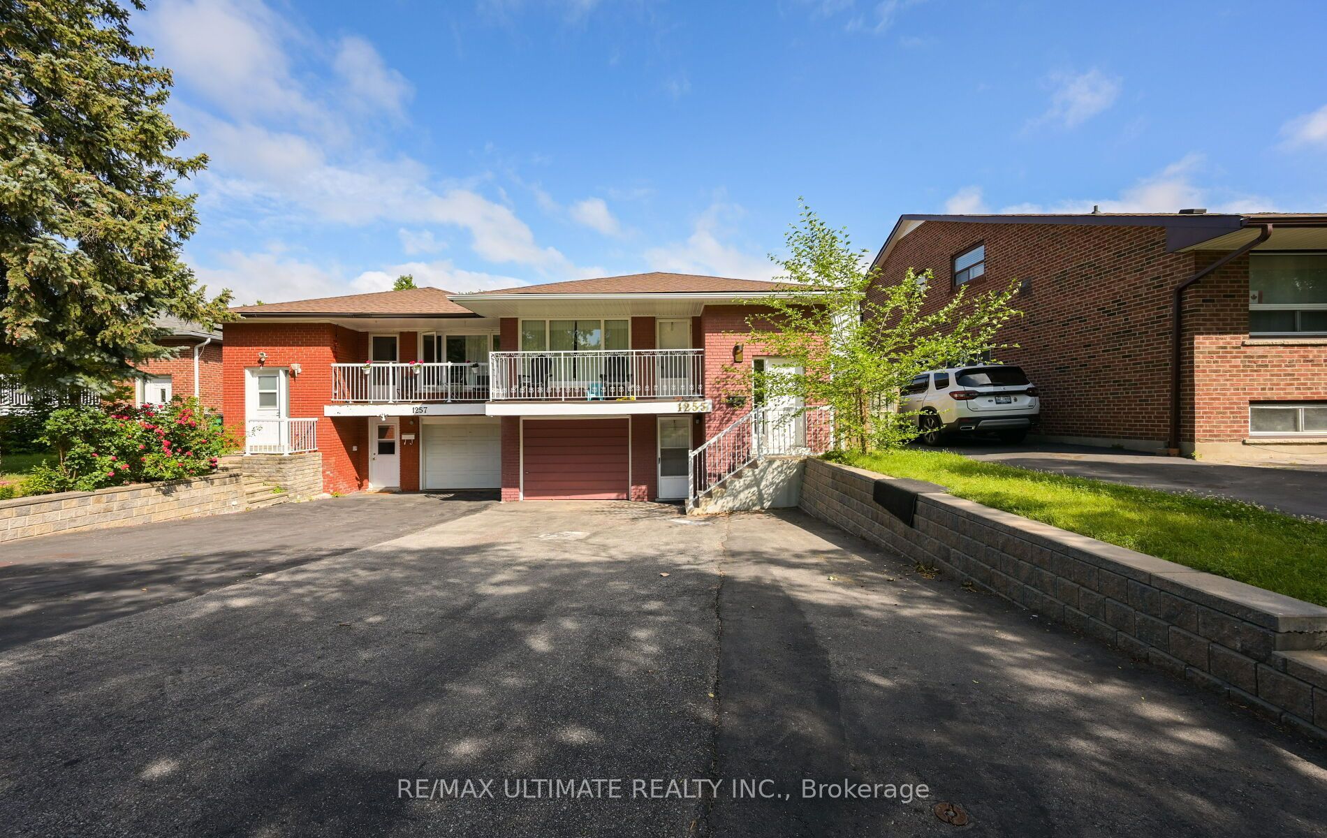 1255 Forestwood Drive, Mississauga, ON L5C 1J2 photo 3