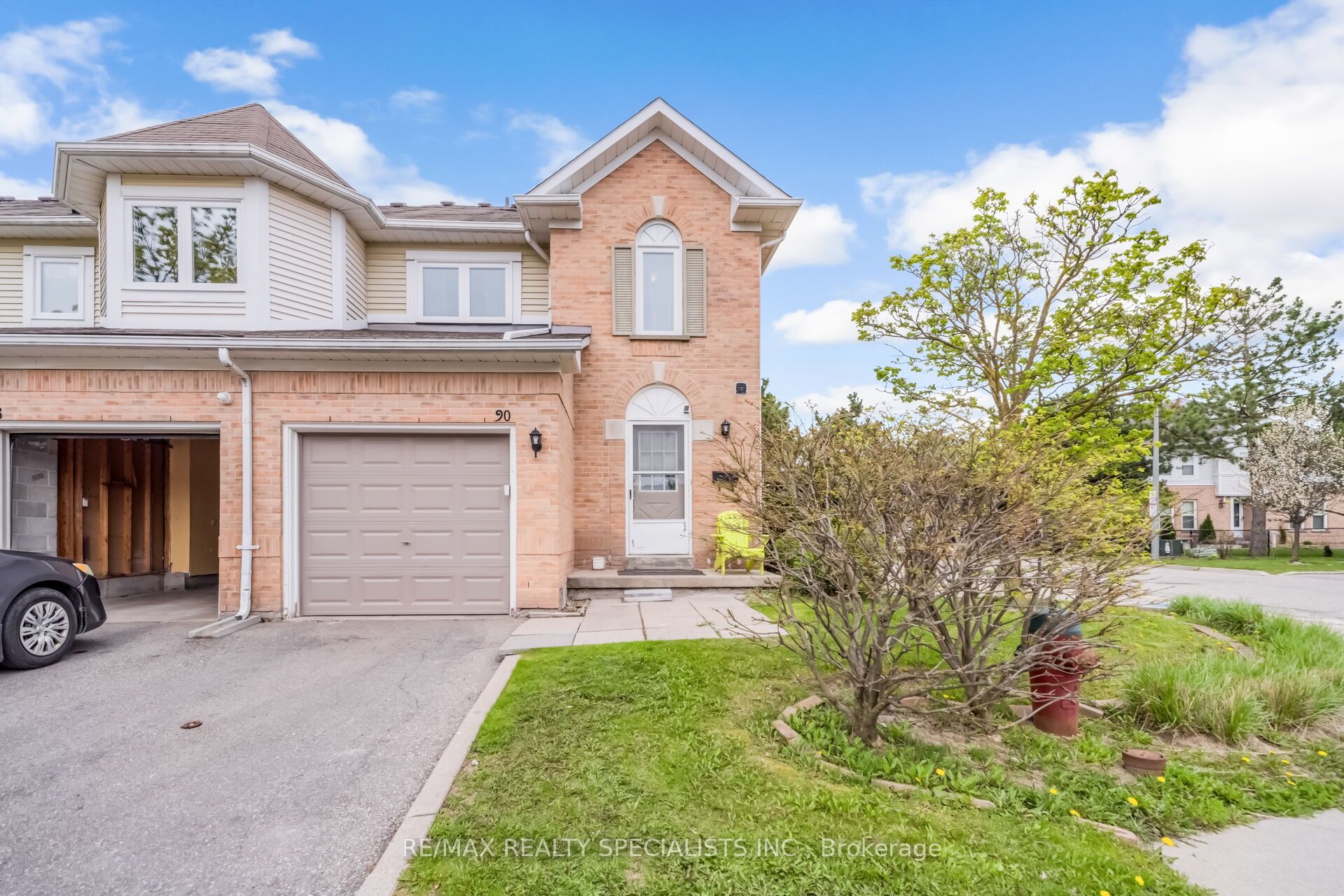 90 Wickstead Court, Brampton, ON L6R 1N8 photo 2
