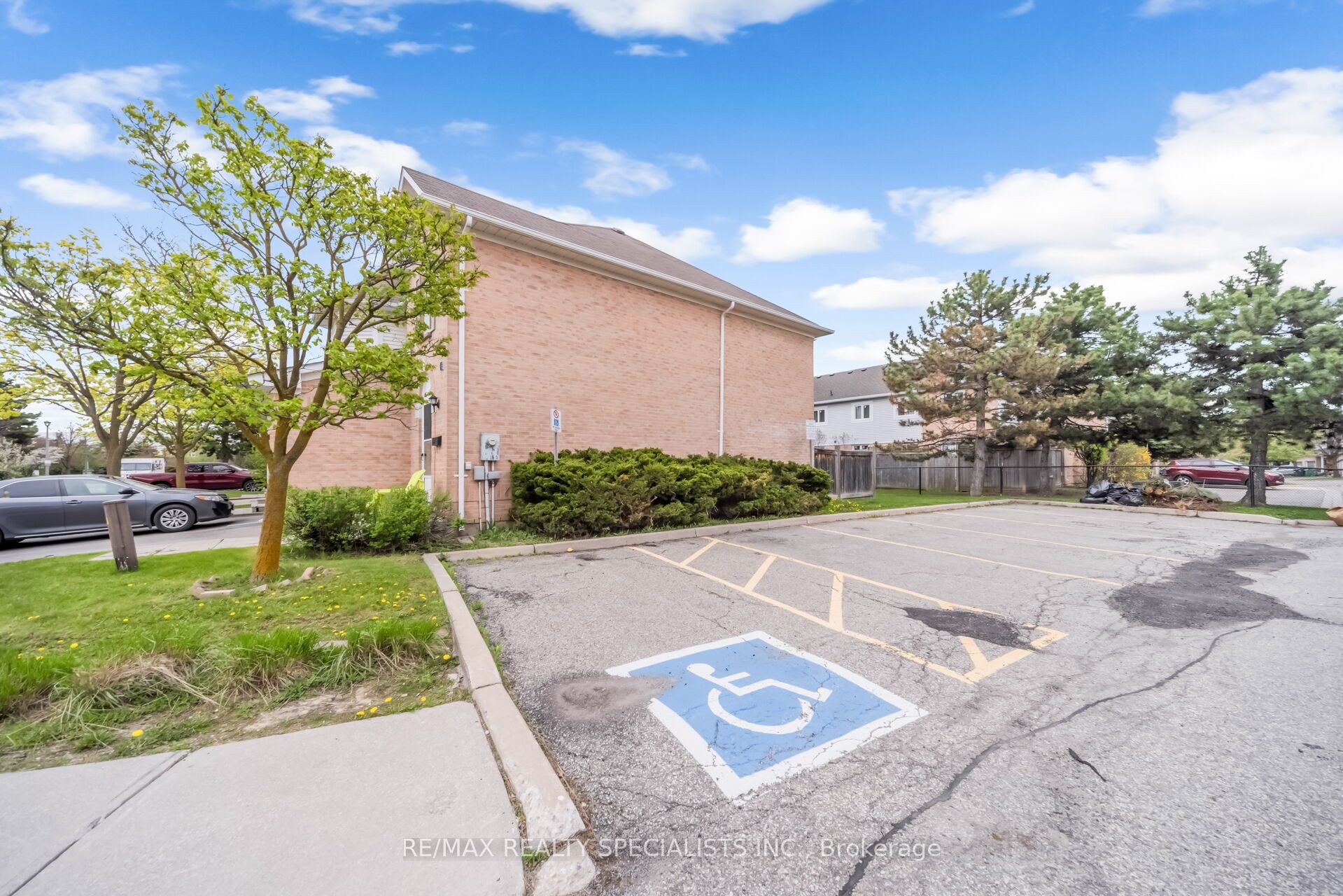 90 Wickstead Court, Brampton, ON L6R 1N8 photo 4