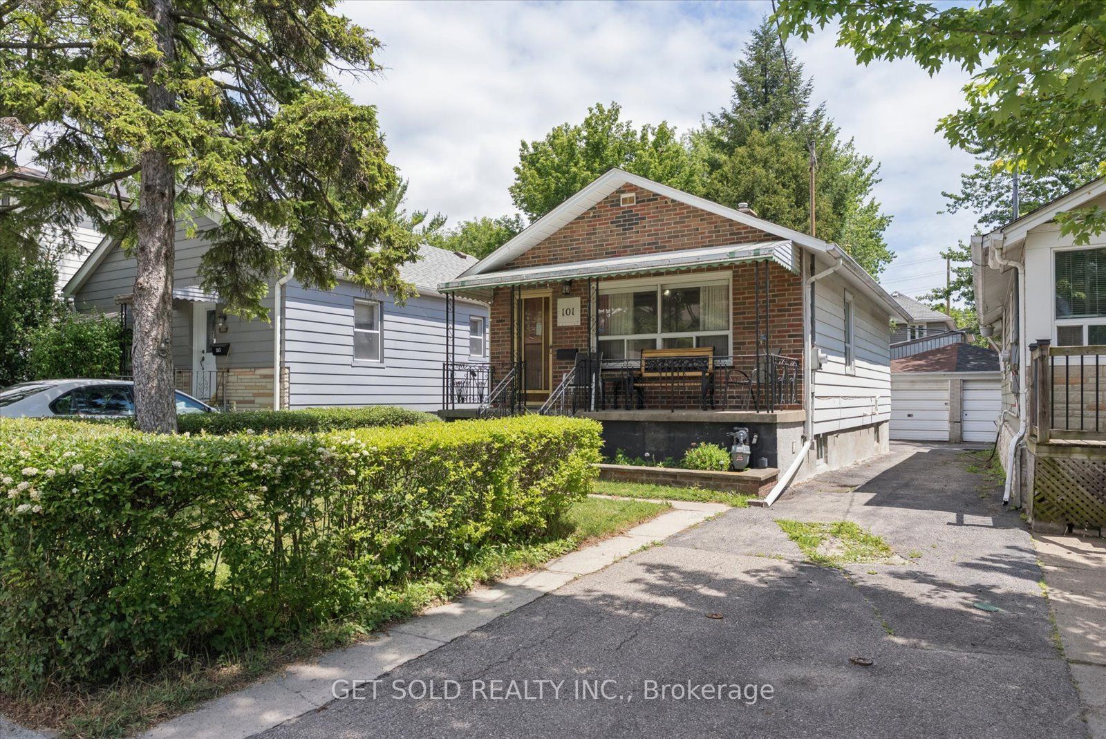 101 Seventeenth Street, Toronto, ON M8V 3K5
