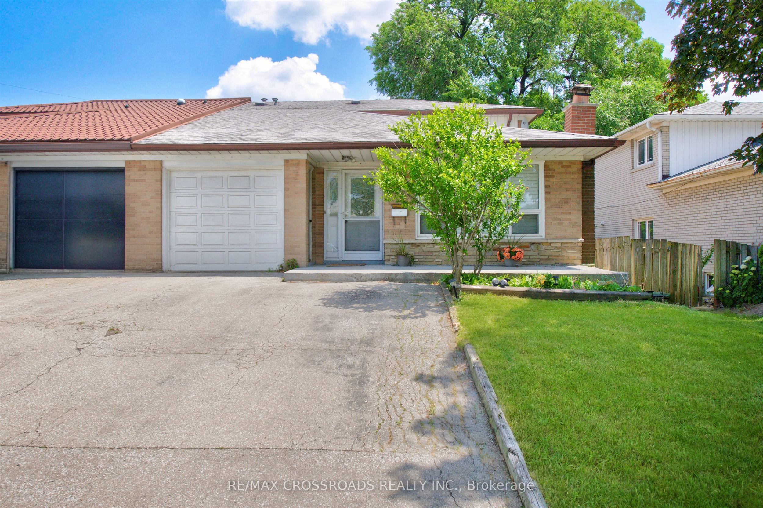 98 Willowridge Road, Toronto, ON M9R 3Z4