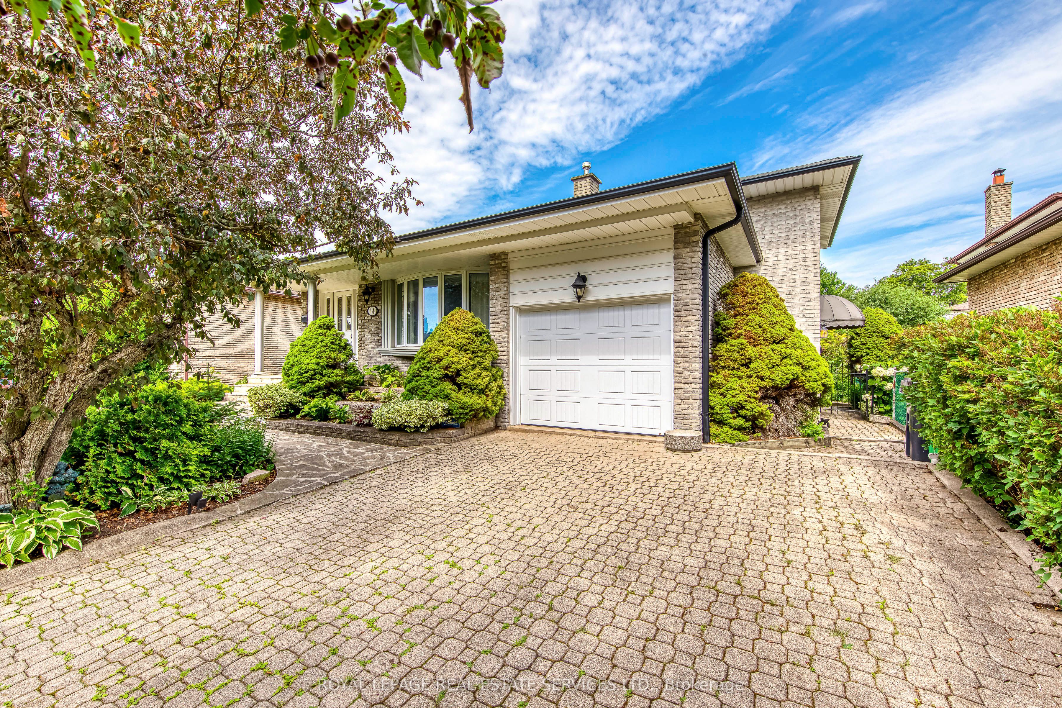 14 Governor Grove Crescent, Brampton, ON L6Y 1A6 photo 3
