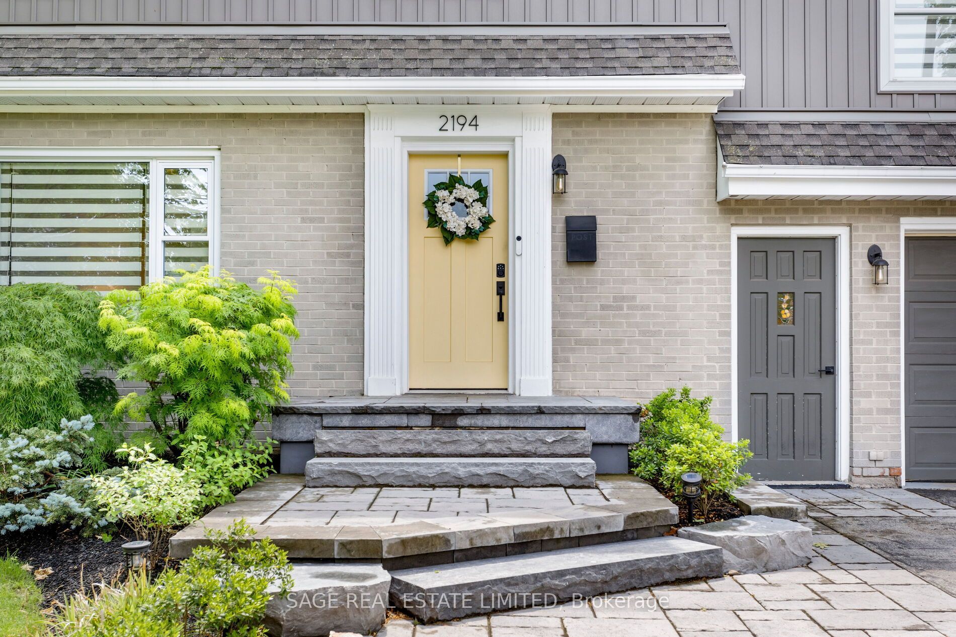 2194 Yorkshire Crescent, Burlington, ON L7R 1V7 photo 2