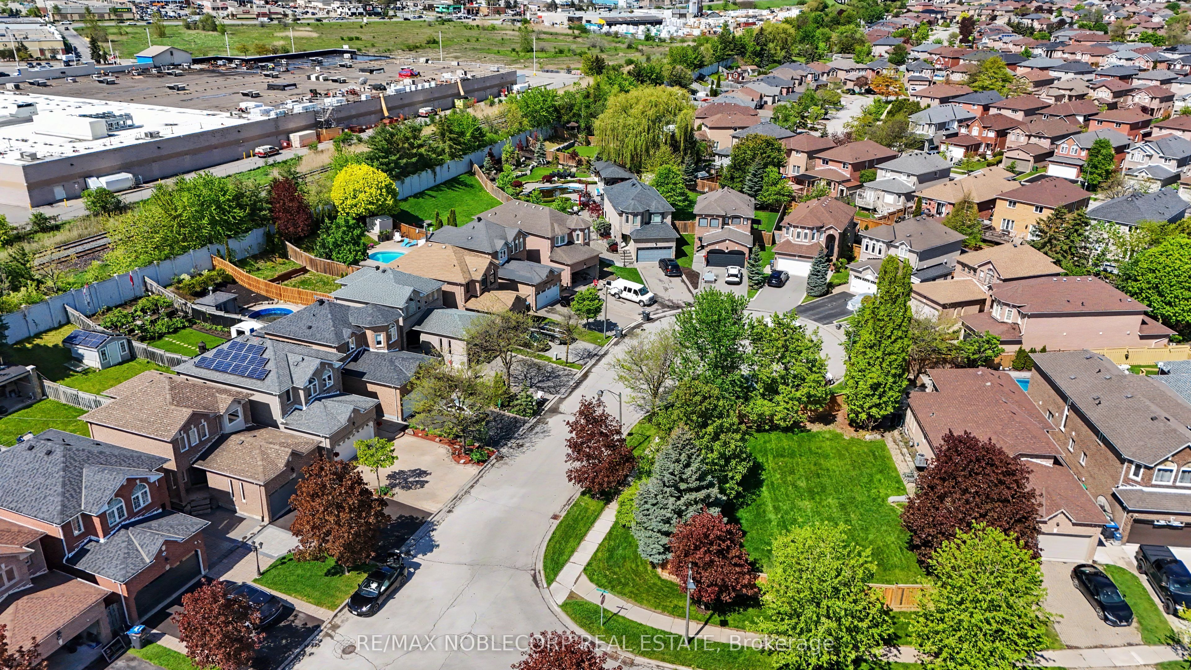 12 Waterbury Street, Caledon, ON L7E 1X2 photo 3