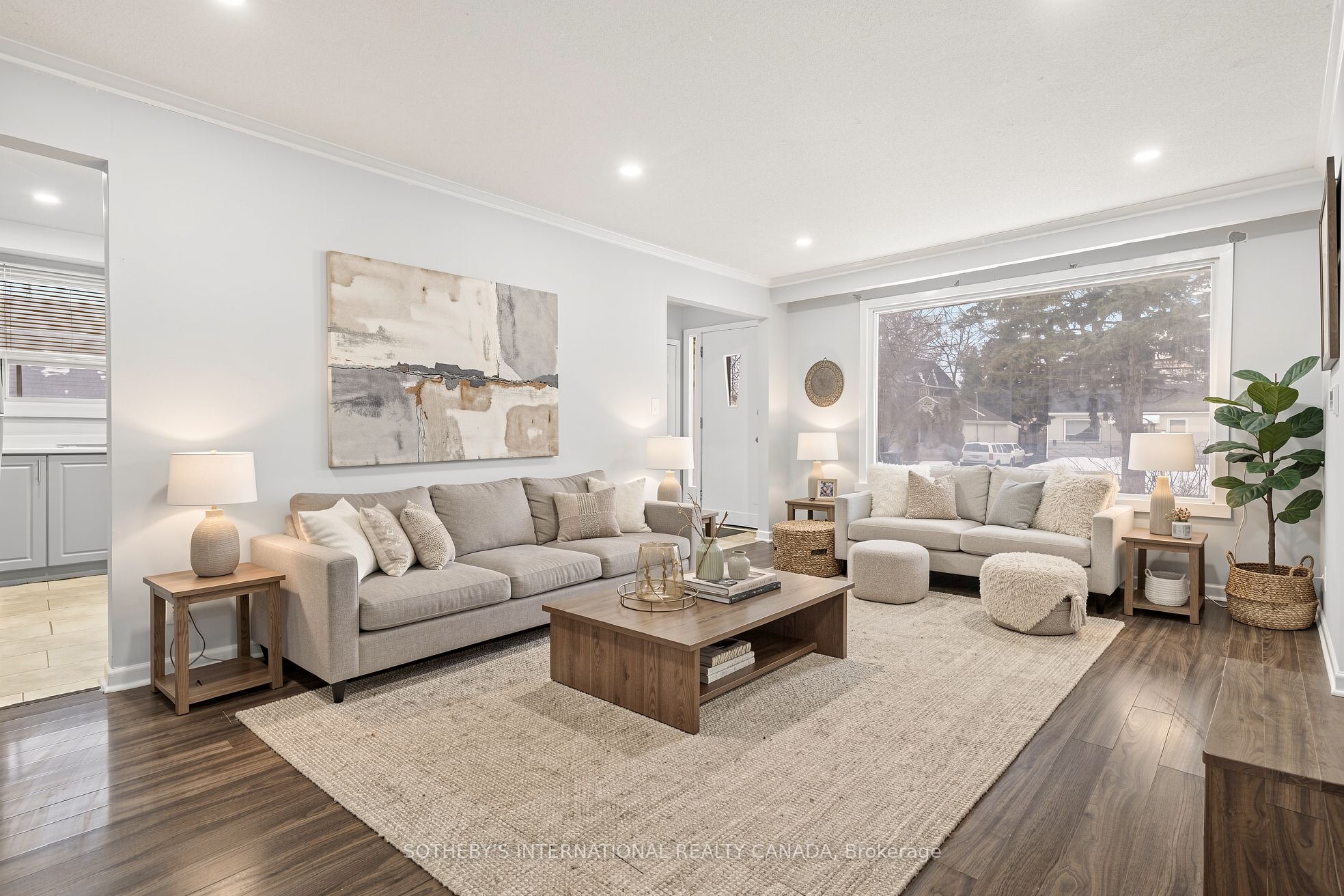 957 Beechwood Avenue upper, Mississauga, ON L5G 4E3