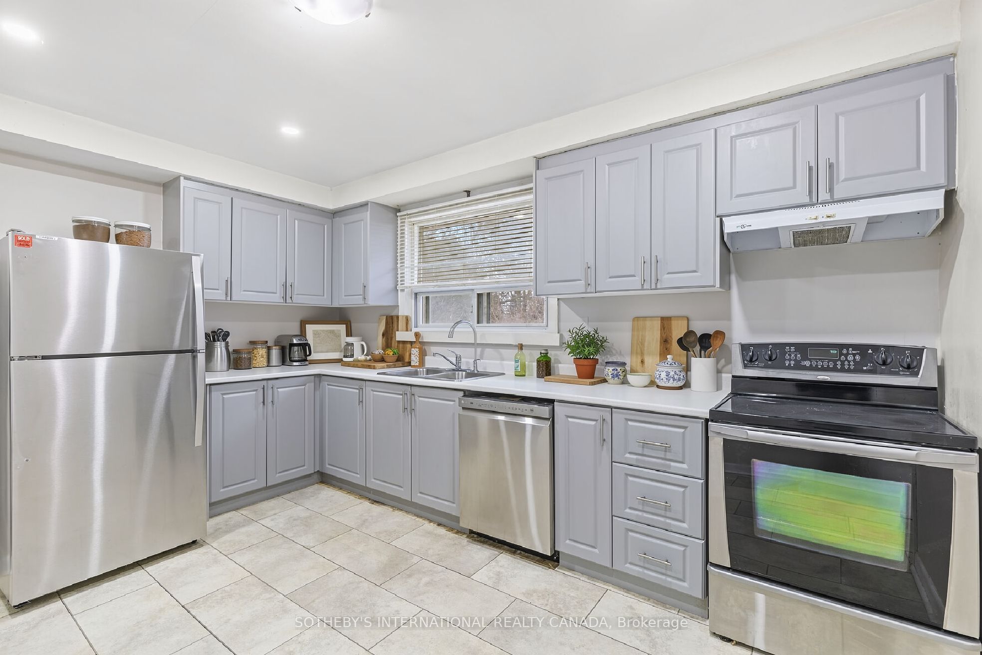 957 Beechwood Avenue upper, Mississauga, ON L5G 4E3 photo 3