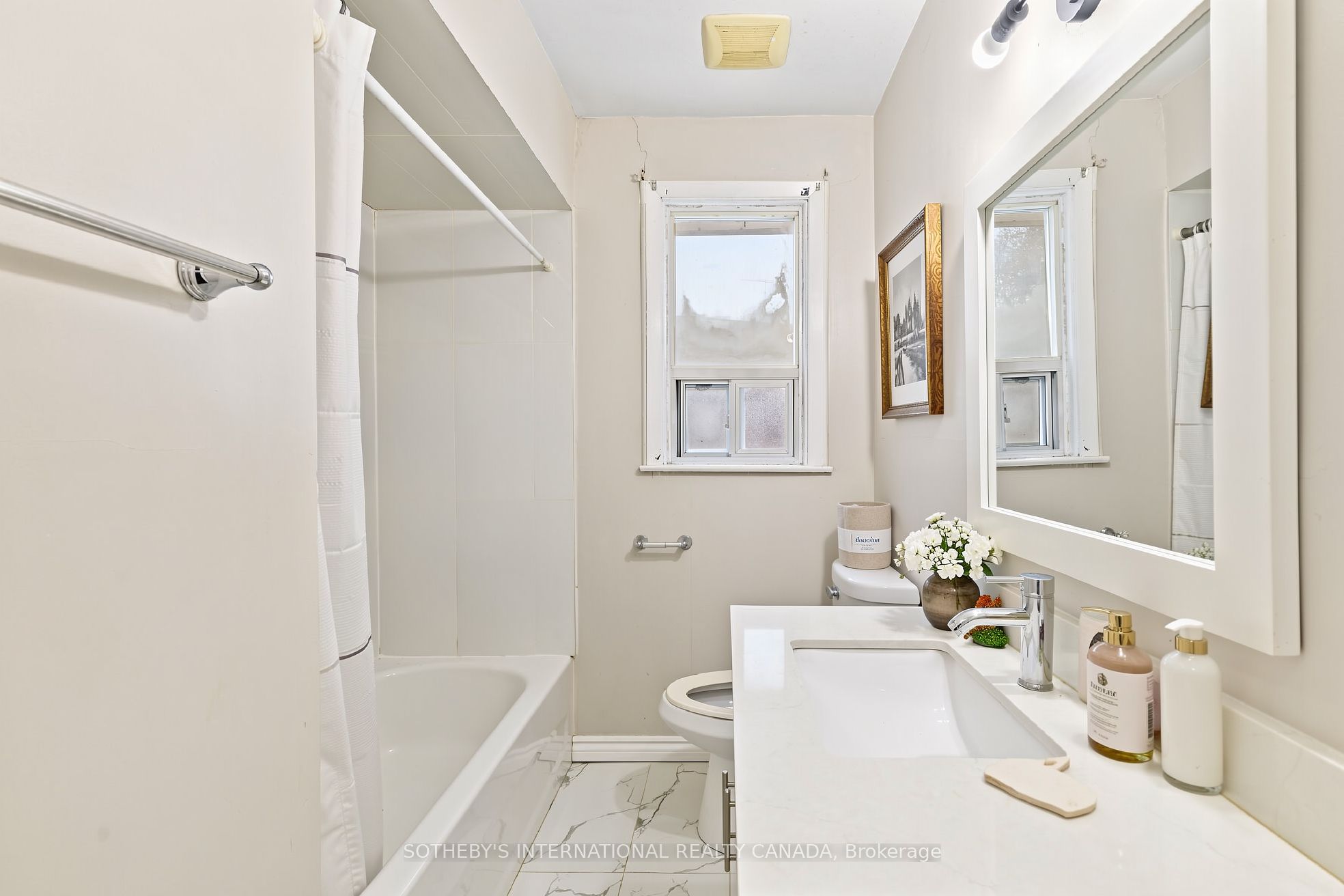 957 Beechwood Avenue upper, Mississauga, ON L5G 4E3 photo 4