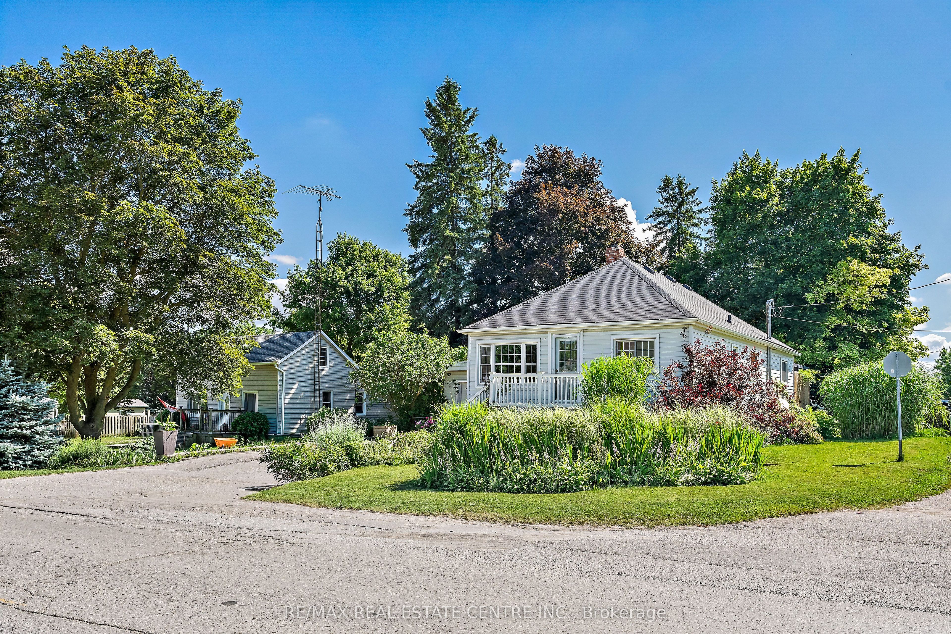 196 Main Street N, Halton Hills, ON L7J 1W8