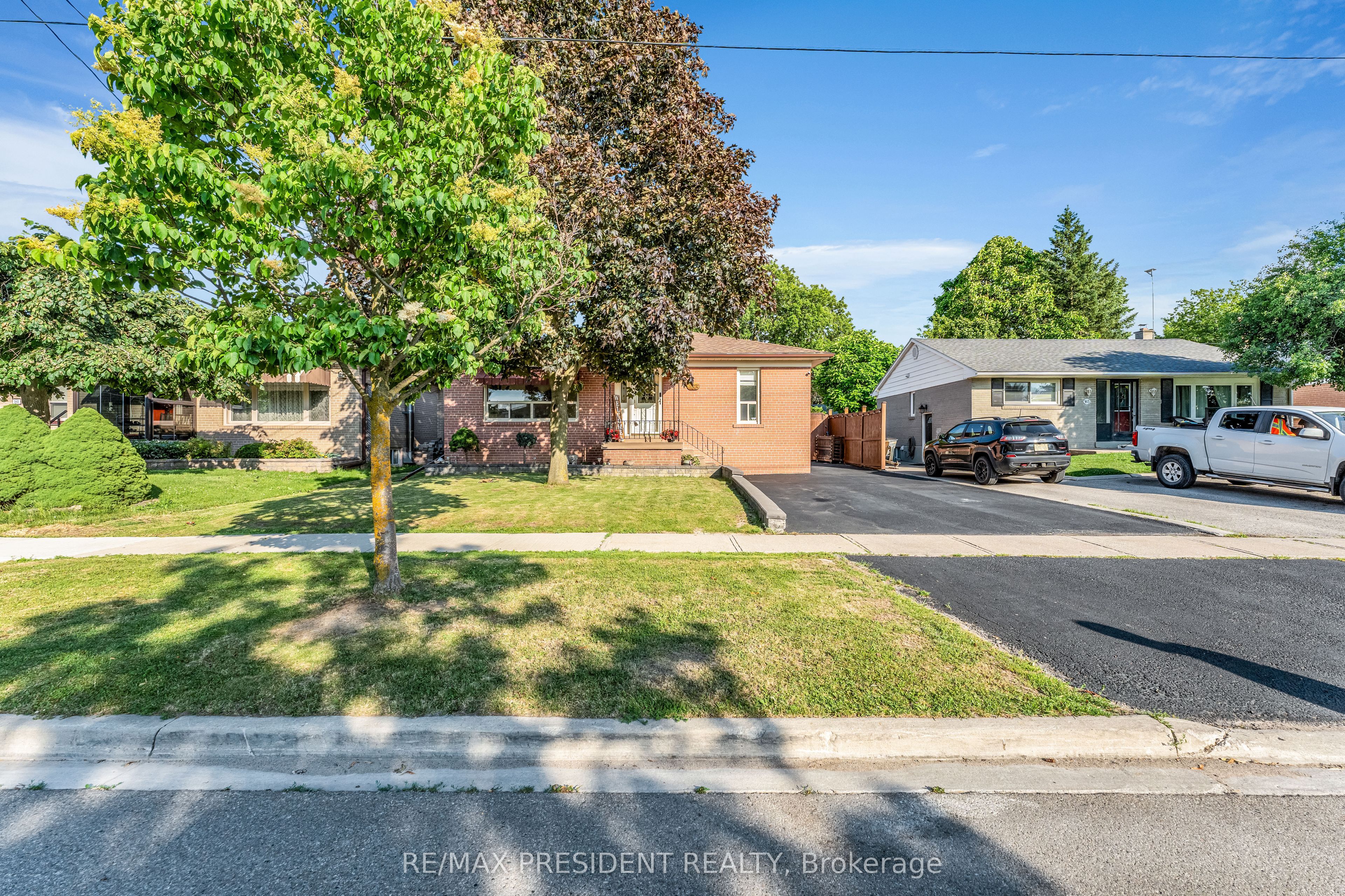 163 Prince Charles Drive, Halton Hills, ON L7G 3W1