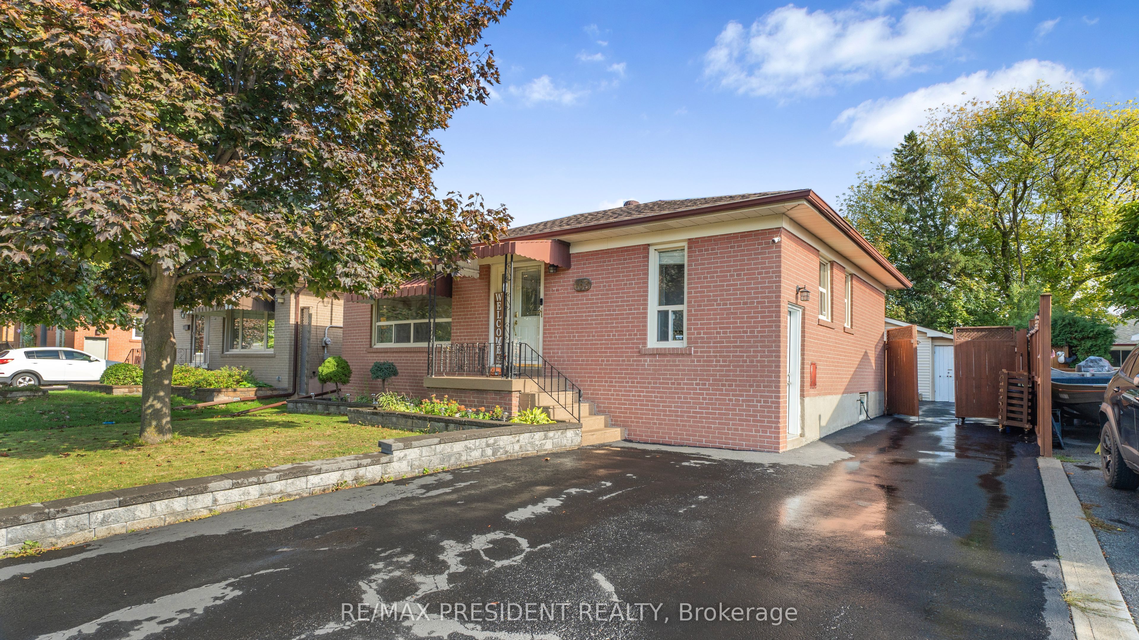 163 Prince Charles Drive, Halton Hills, ON L7G 3W1 photo 2