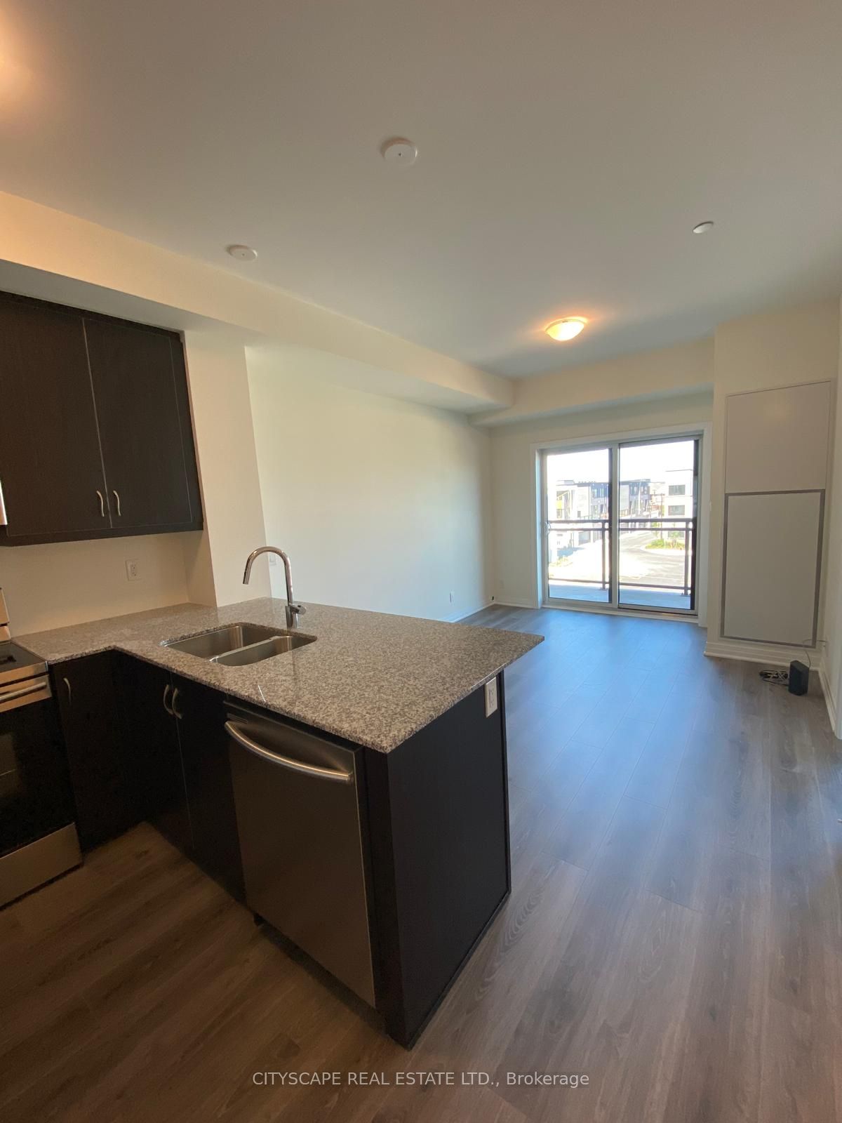 128 Grovewood Common 303, Oakville, ON L6H 0X3 photo 3