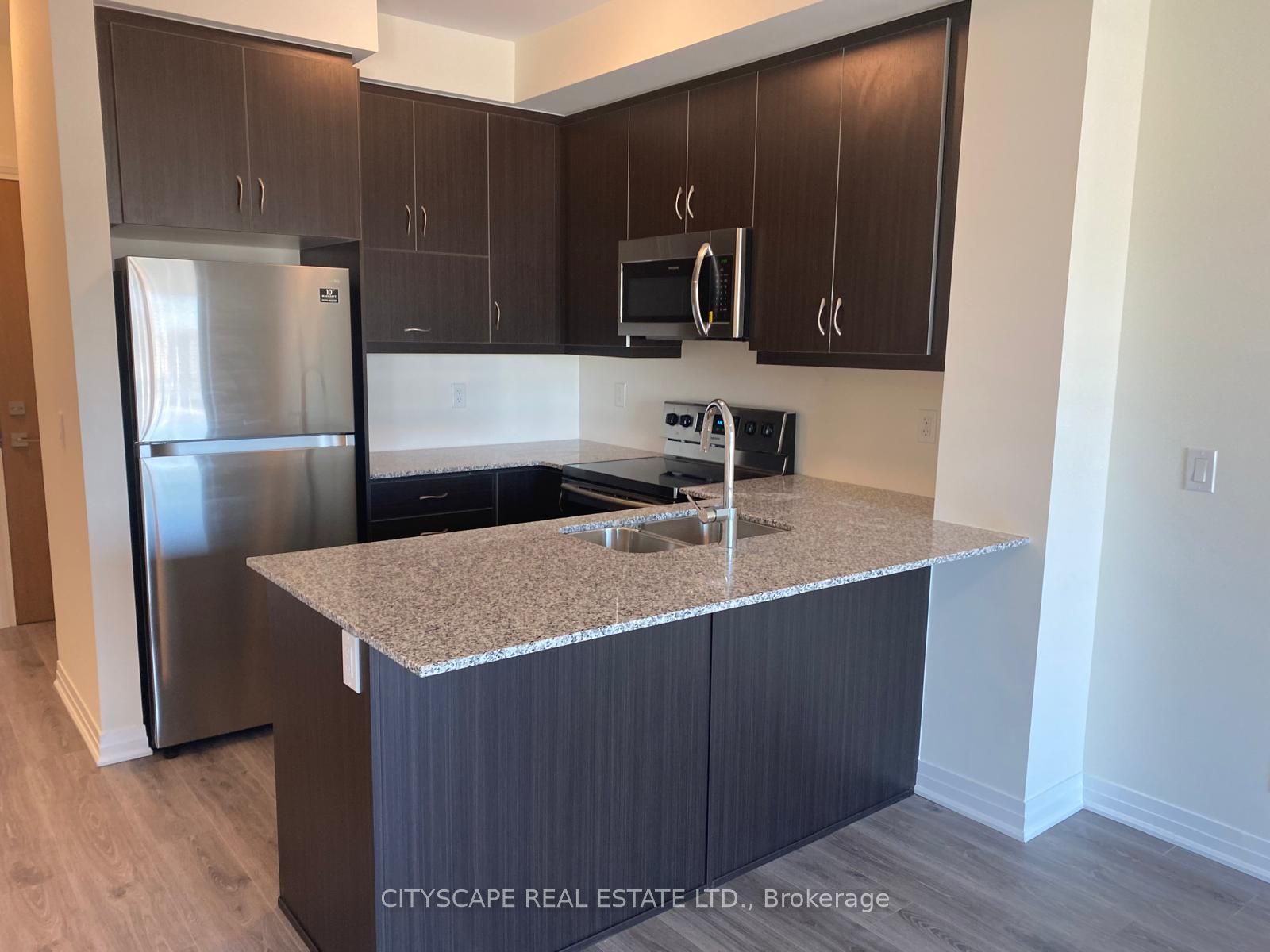 128 Grovewood Common 303, Oakville, ON L6H 0X3 photo 4