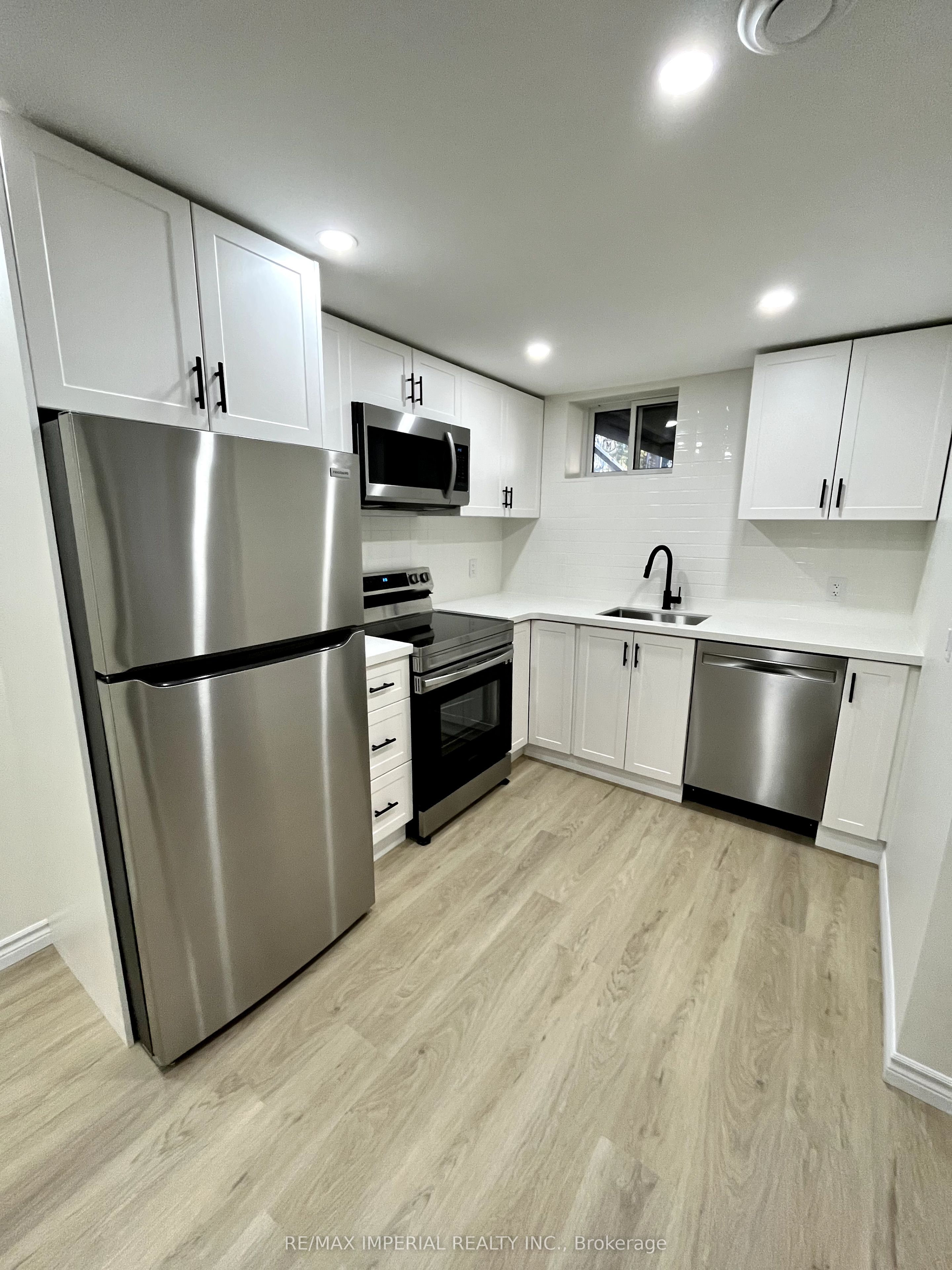 404 Glen Park Avenue Basement, Toronto, ON M6B 2E5 photo 2