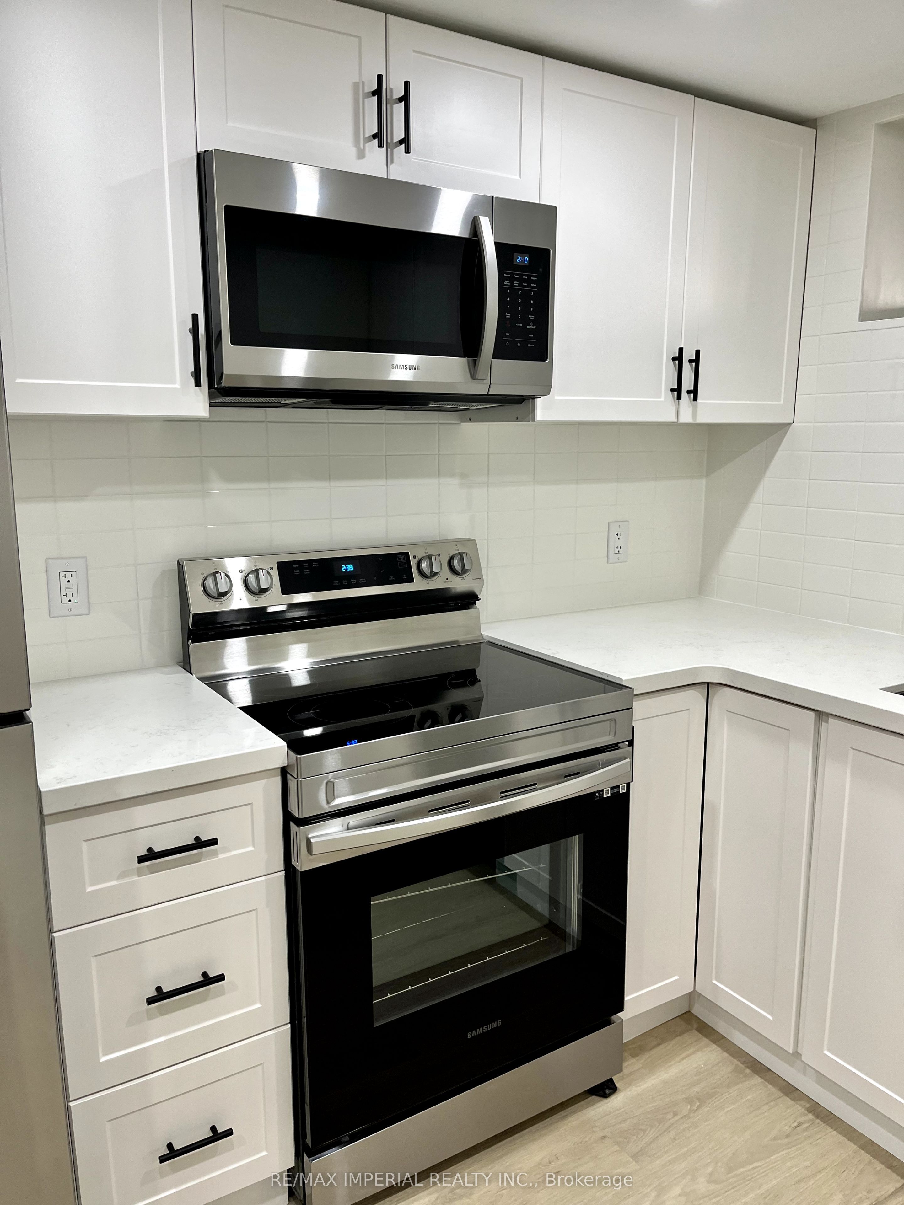 404 Glen Park Avenue Basement, Toronto, ON M6B 2E5 photo 3