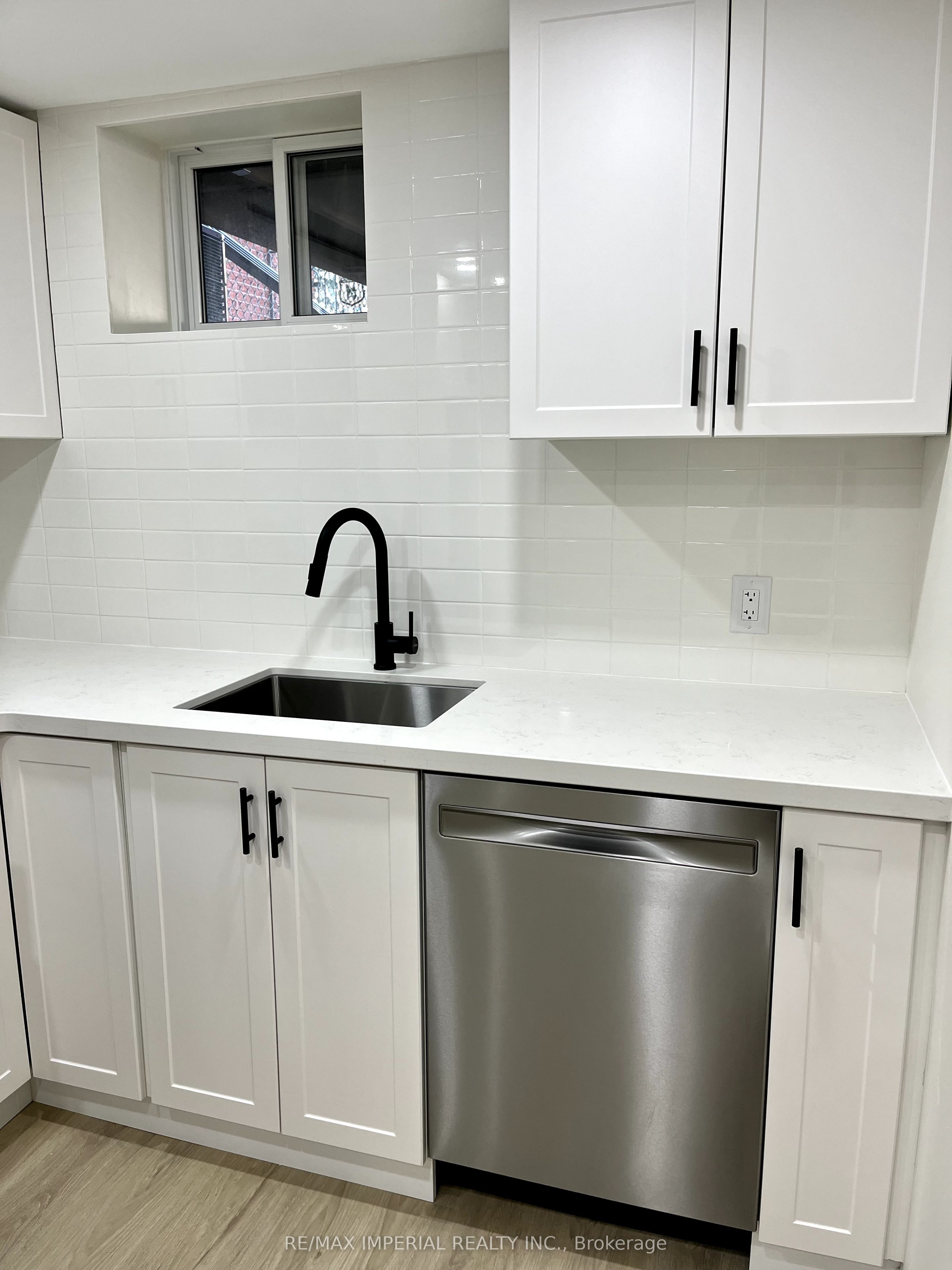 404 Glen Park Avenue Basement, Toronto, ON M6B 2E5 photo 4