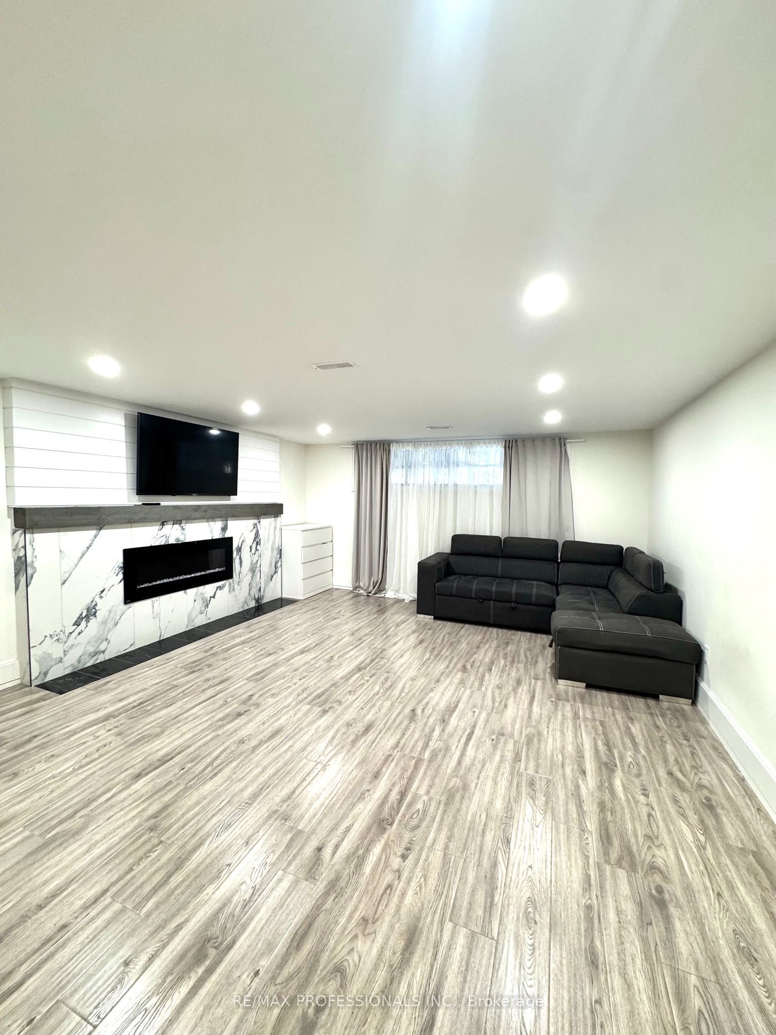 36 Mitre Place BSMT, Toronto, ON M9R 3C4 photo 3