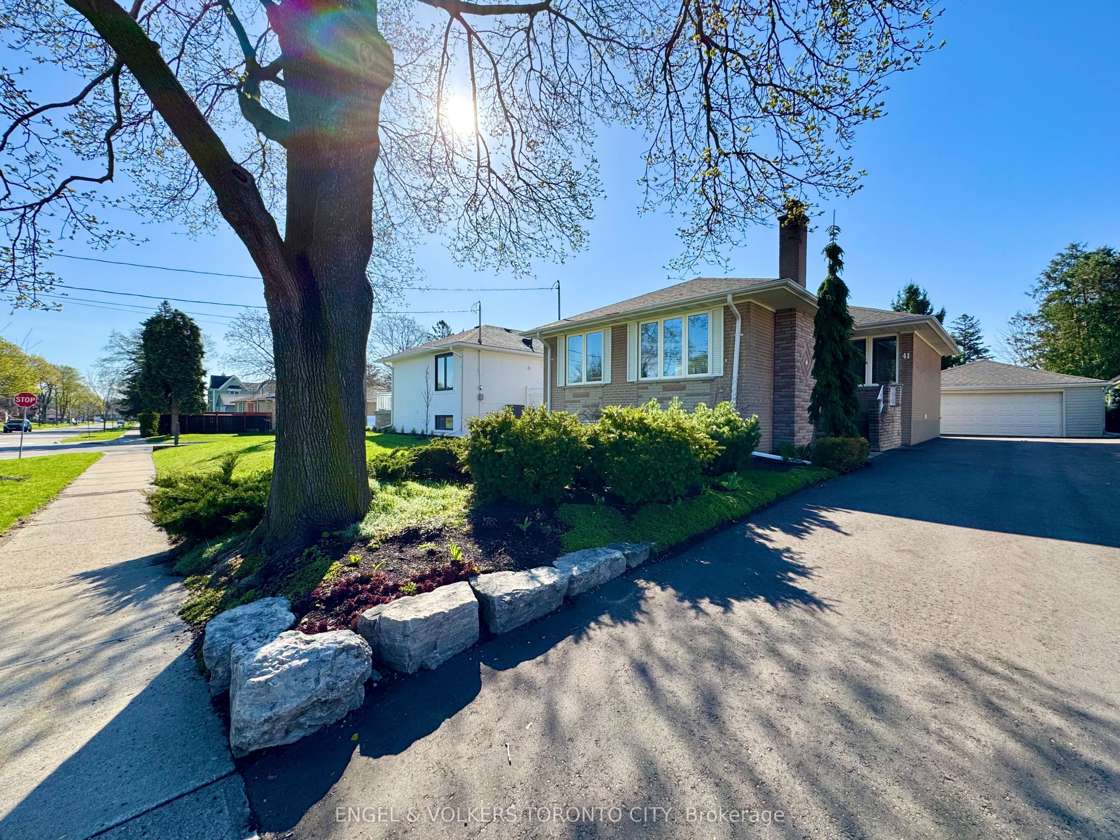 41 Paragon Road, Toronto, ON M9R 1J9