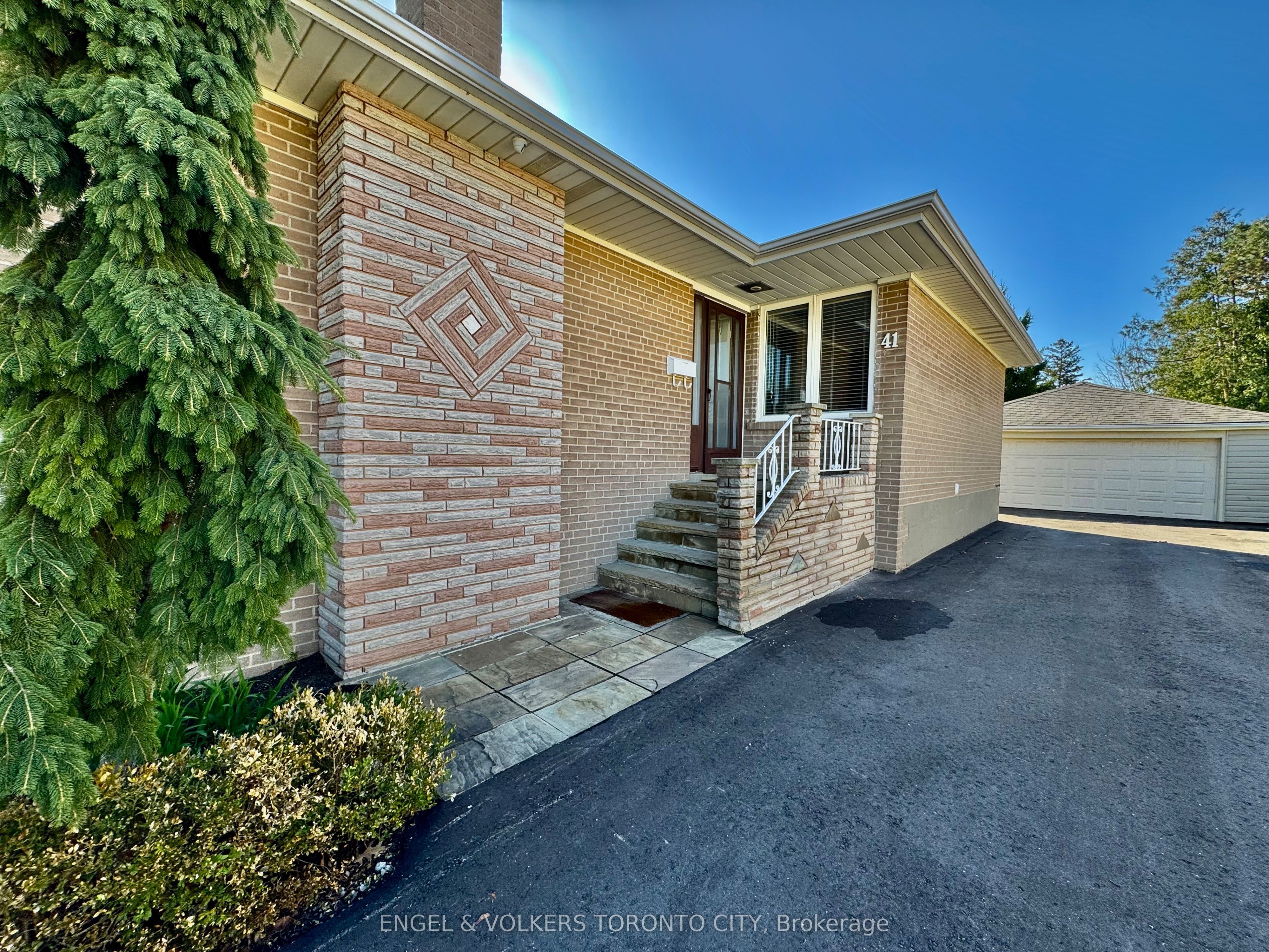 41 Paragon Road, Toronto, ON M9R 1J9 photo 2