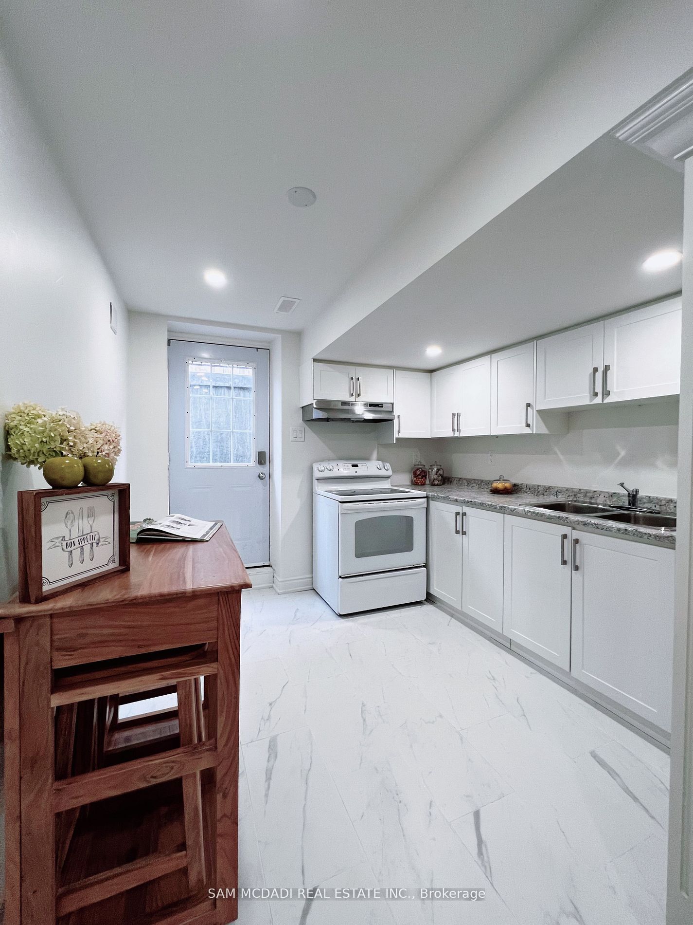 565 Indian Summer (Basement) Trail, Mississauga, ON L4Z 3Y8
