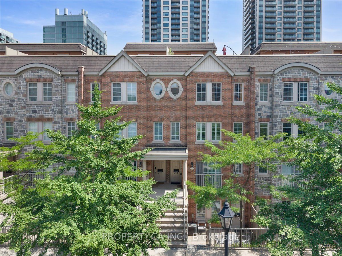 9 Windermere Avenue Th92, Toronto, ON M6S 5A4