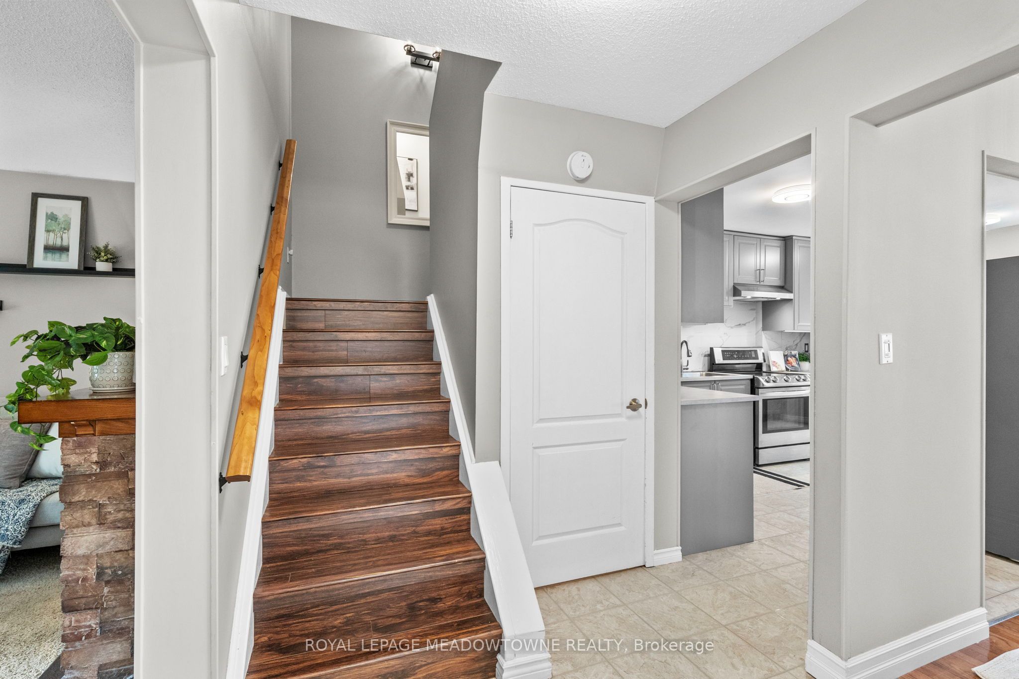 709 Middleton Crescent, Milton, ON L9T 4C2 photo 4